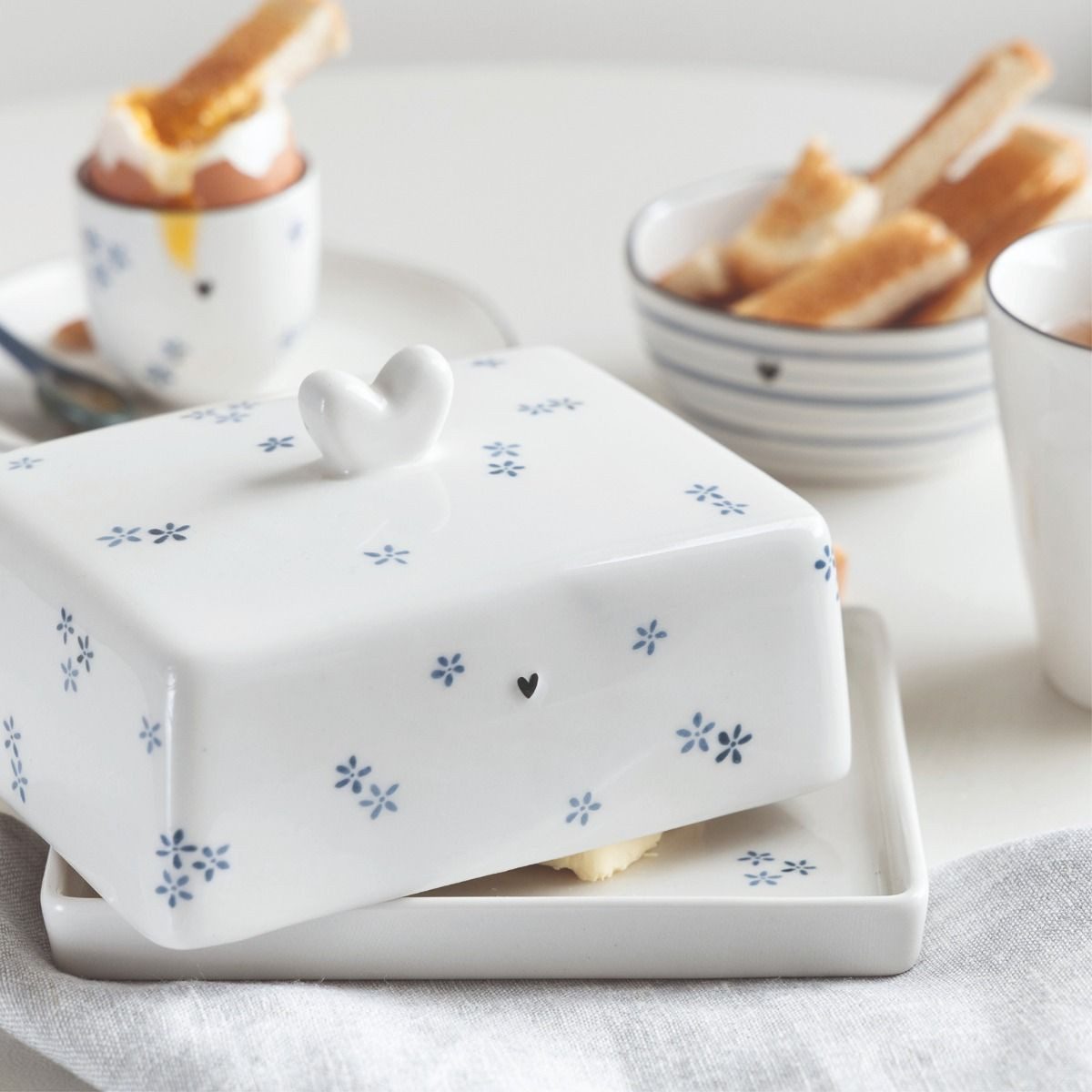 Bastion Collections Butterdose Daisies, Keramik, Spülmaschinengeeignet, Weiß, Blumen, H: 9cm