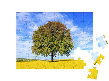 puzzleYOU Puzzle Prächtiger Baum in einer wunderschönen Blumenwiese, 48 Puzzleteile, puzzleYOU-Kollektionen Landschaft