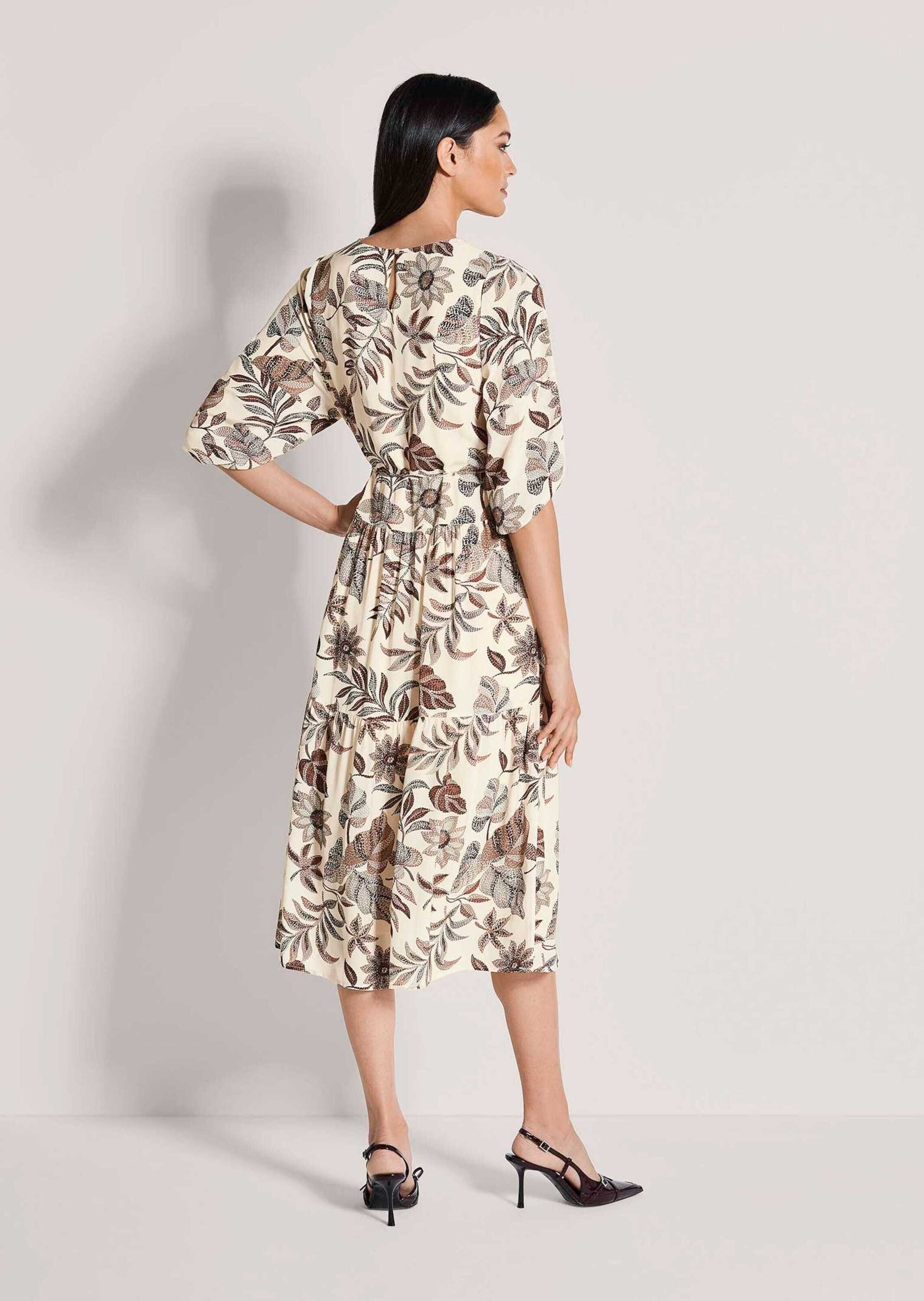 MADELEINE Maxikleid Viskosekleid mit floralem Design Sommerkleid mit Rundhals mit Schlitz, Bindeband, Knielänge und Halbarm