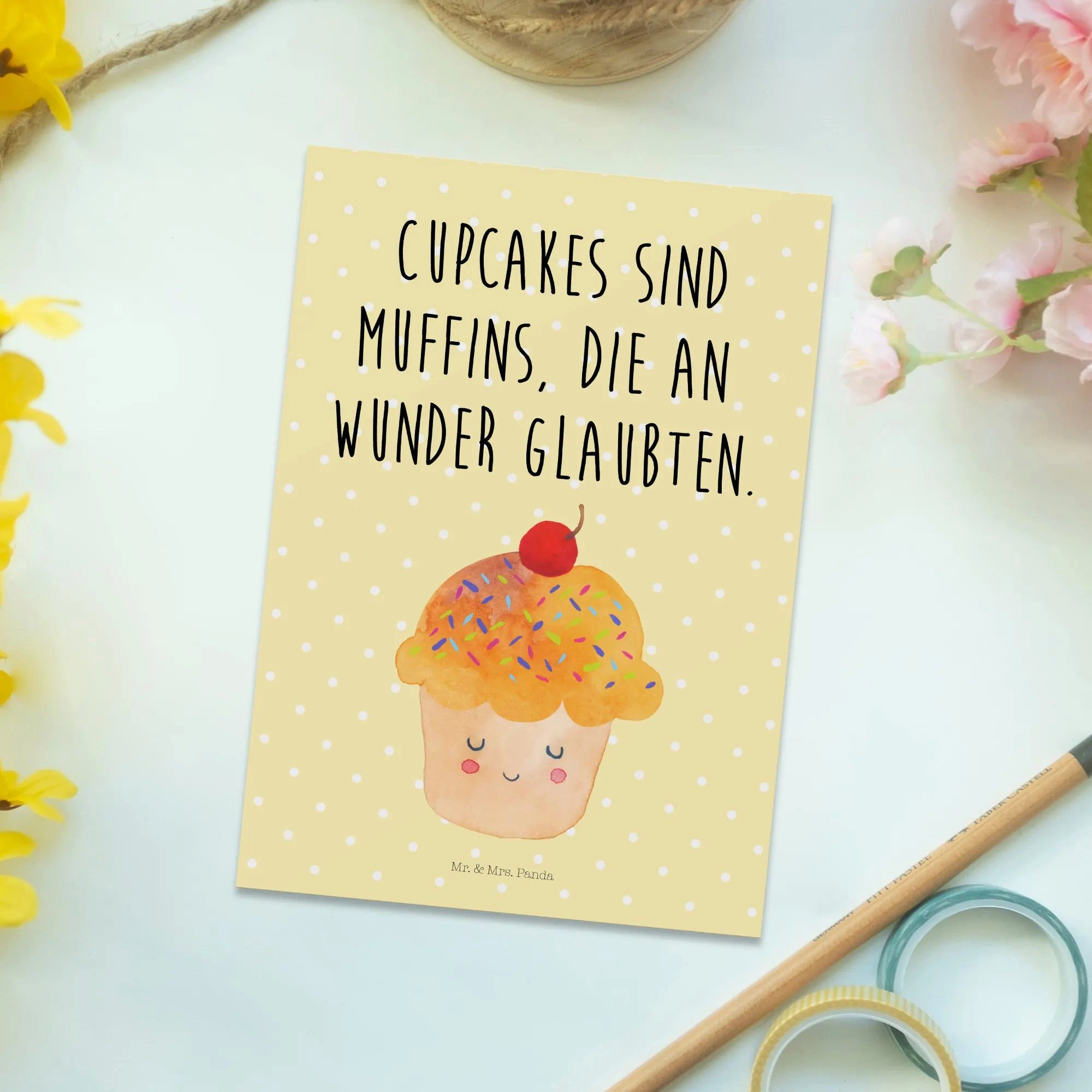 Thumbnail - Mr. & Mrs. Panda Postkarte Cupcake - Gelb Pastell - Geschenk, Dankeskarte, Einladung, Backen Ges, Lustige Sprüche