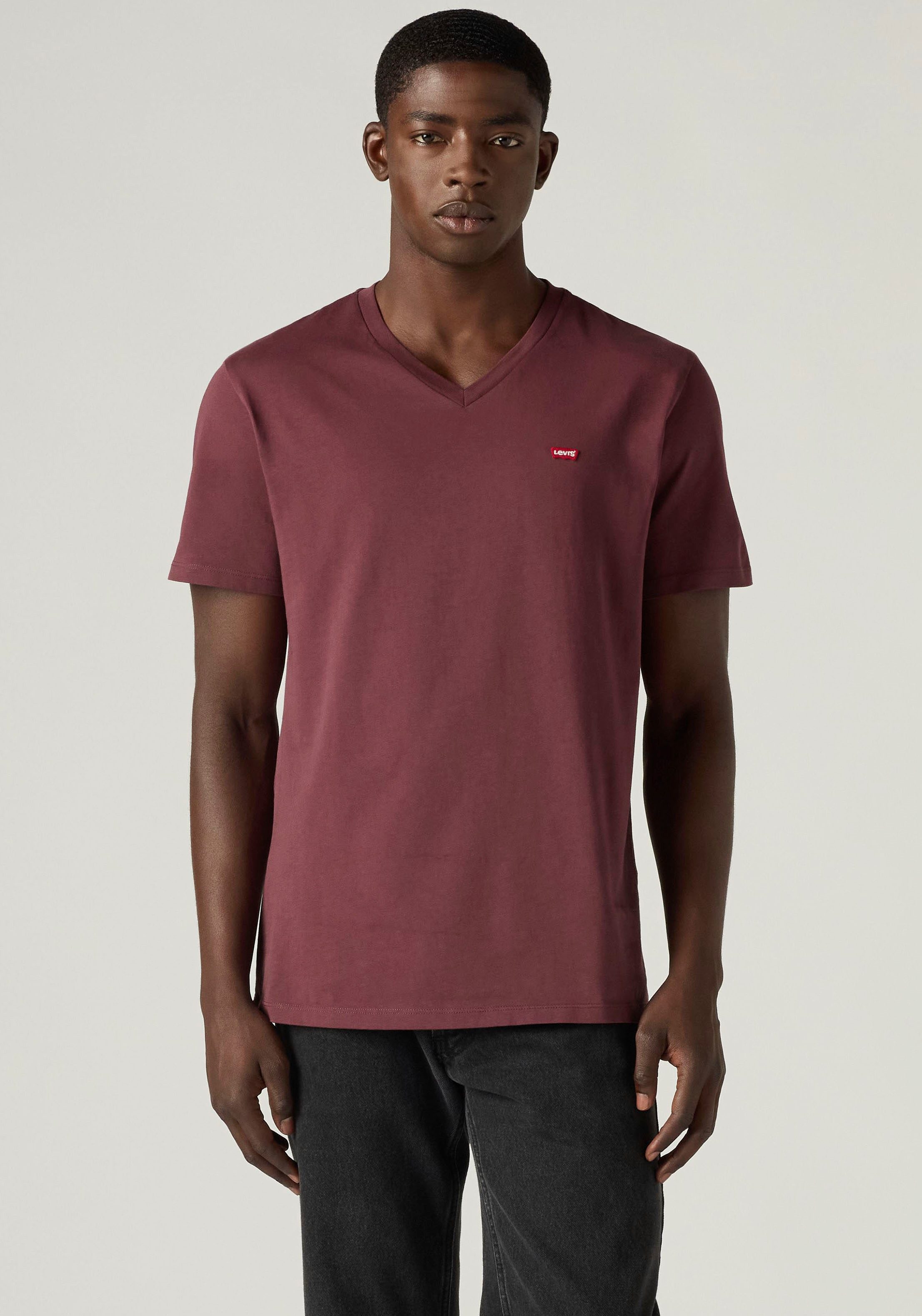 Levi's® V-Shirt LE ORIGINAL HM VNECK mit Logostickerei