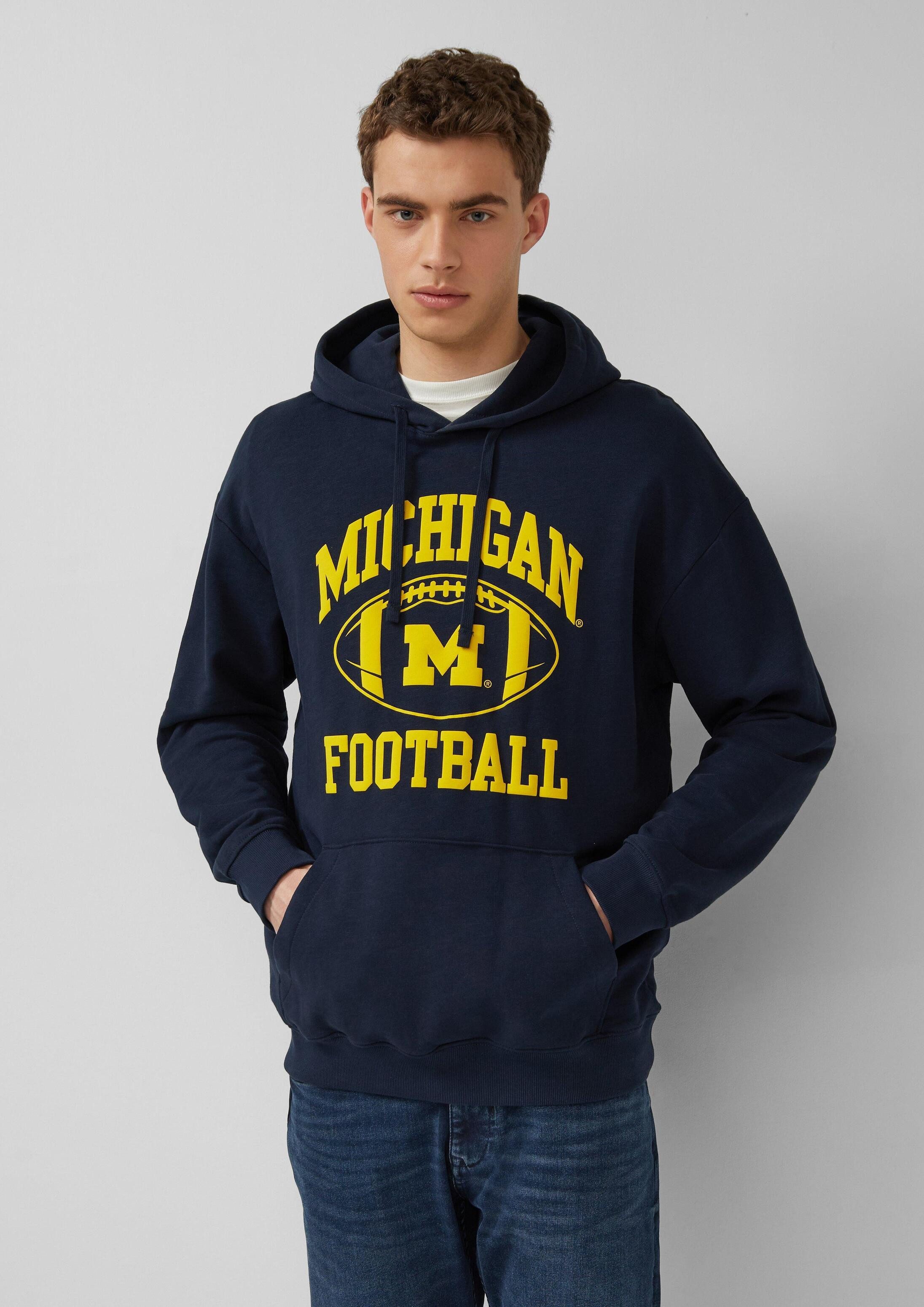 s.Oliver Sweatshirt Sweatshirt Kapuzen-Sweatshirt im Modern Fit mit College-Artwork
