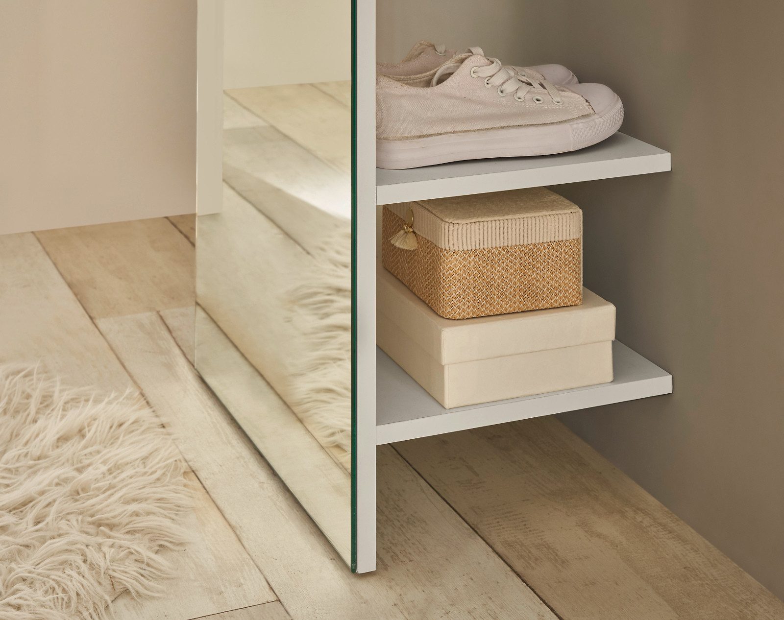 Furn.Design Kompaktgarderobe Center (Flurgarderobe in weiß matt, 50 x 200 cm) mit Spiegel, Schuhablagen und Kleiderstange – Bild 4 von 5
