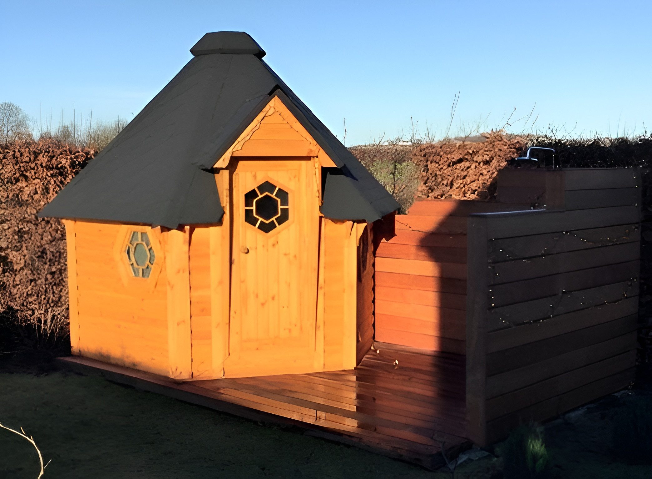 JVmoebel Saunahaus Trockensauna aus Holz in Braun für entspannende Auszeiten im Garten, (1-St) Made in Europe