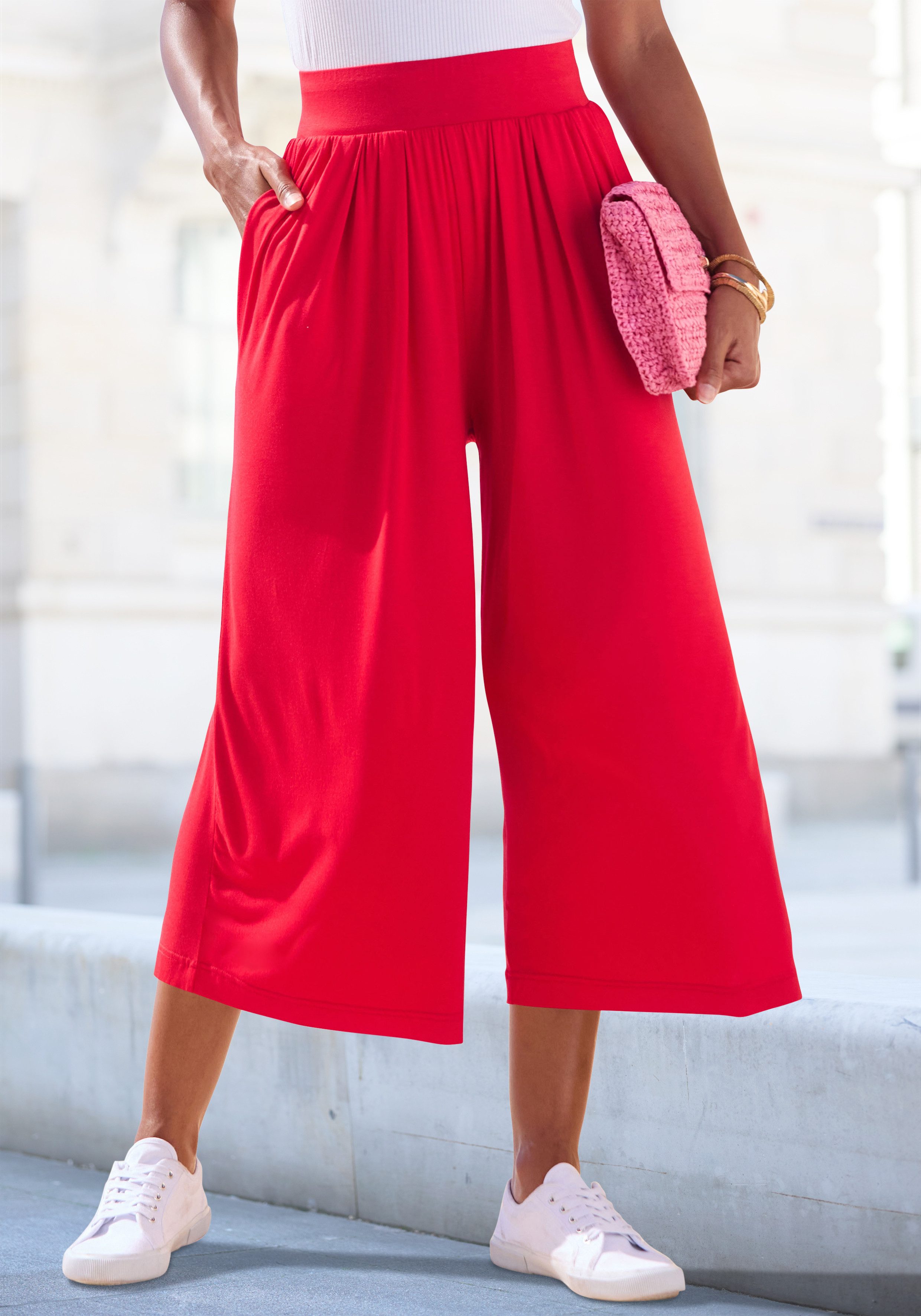 LASCANA Culotte mit extra weitem Bein aus luftig-leichter Viskose bequeme Schlupfhose mit modischen Falten, Strandhose, Sommerhose