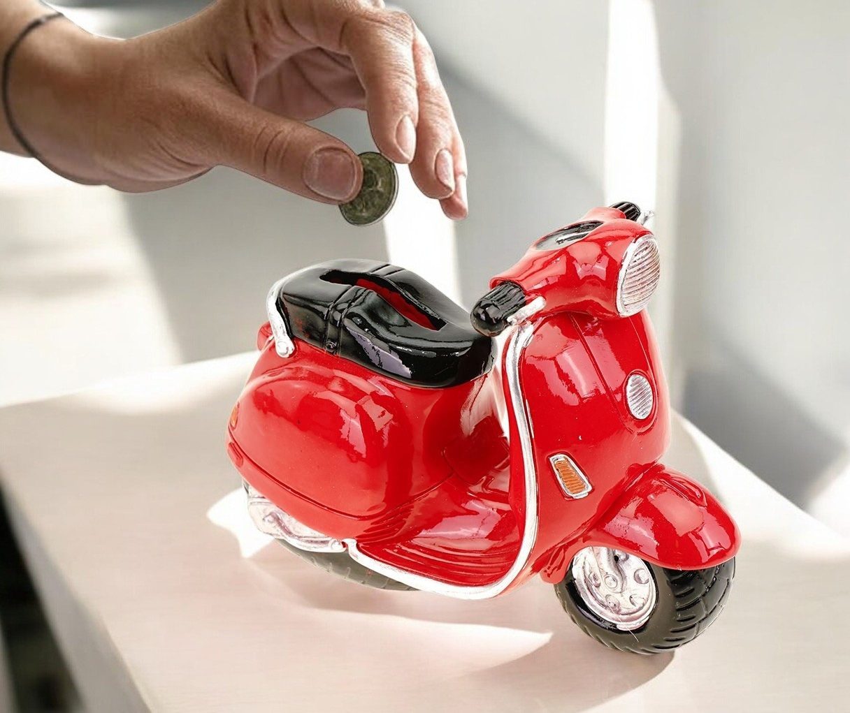 Kremers Schatzkiste Spardose Spardose Motorroller Rot Handbemalte Sparbüchse Roller 10x15x8cm, Handbemalt – Bild 3 von 5