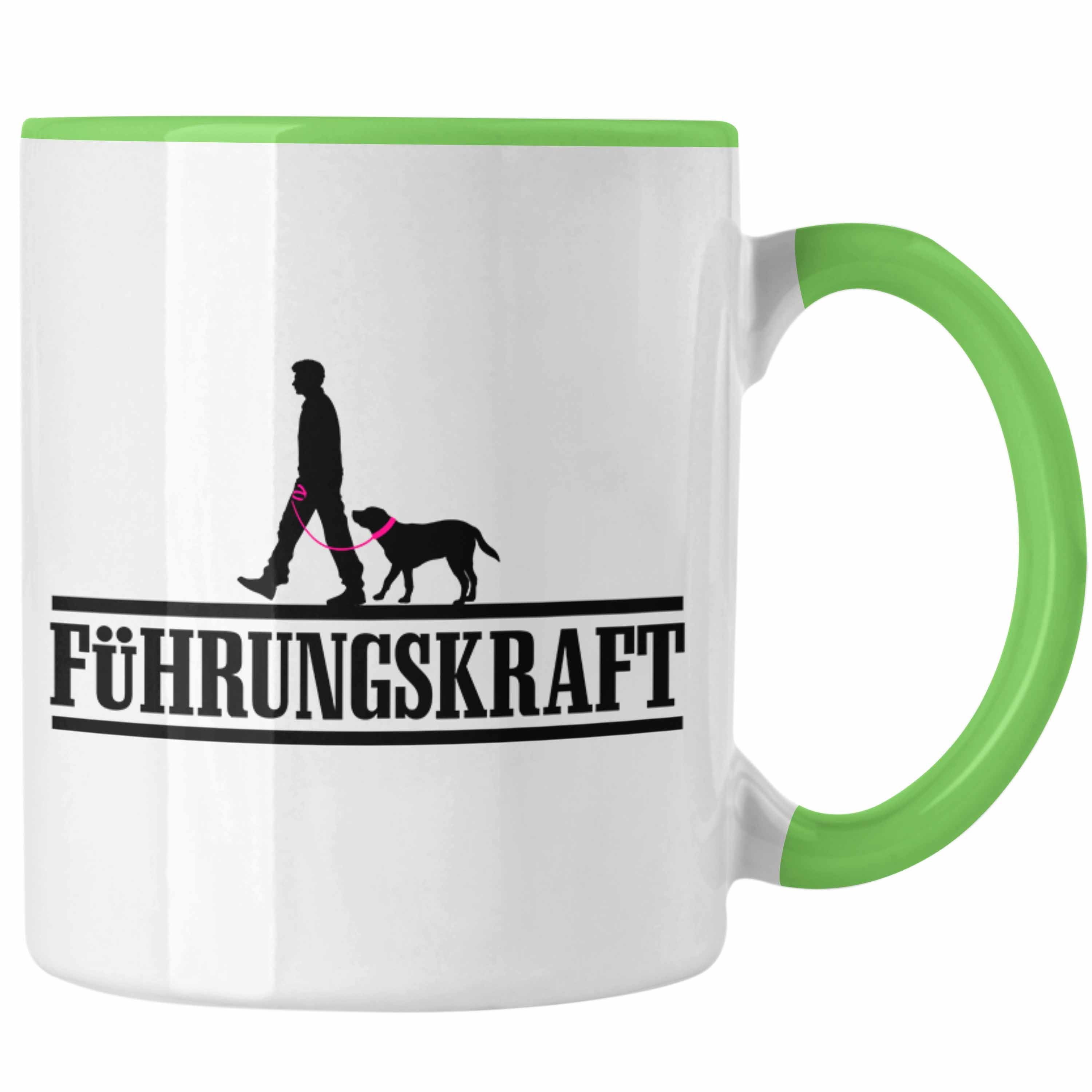 Trendation Geschenk - Hunde Grün Tasse Hundebesitzerin Herrchen Führungskraft Gehen Tasse Trendation Gassi Hundebesitzer Tasse
