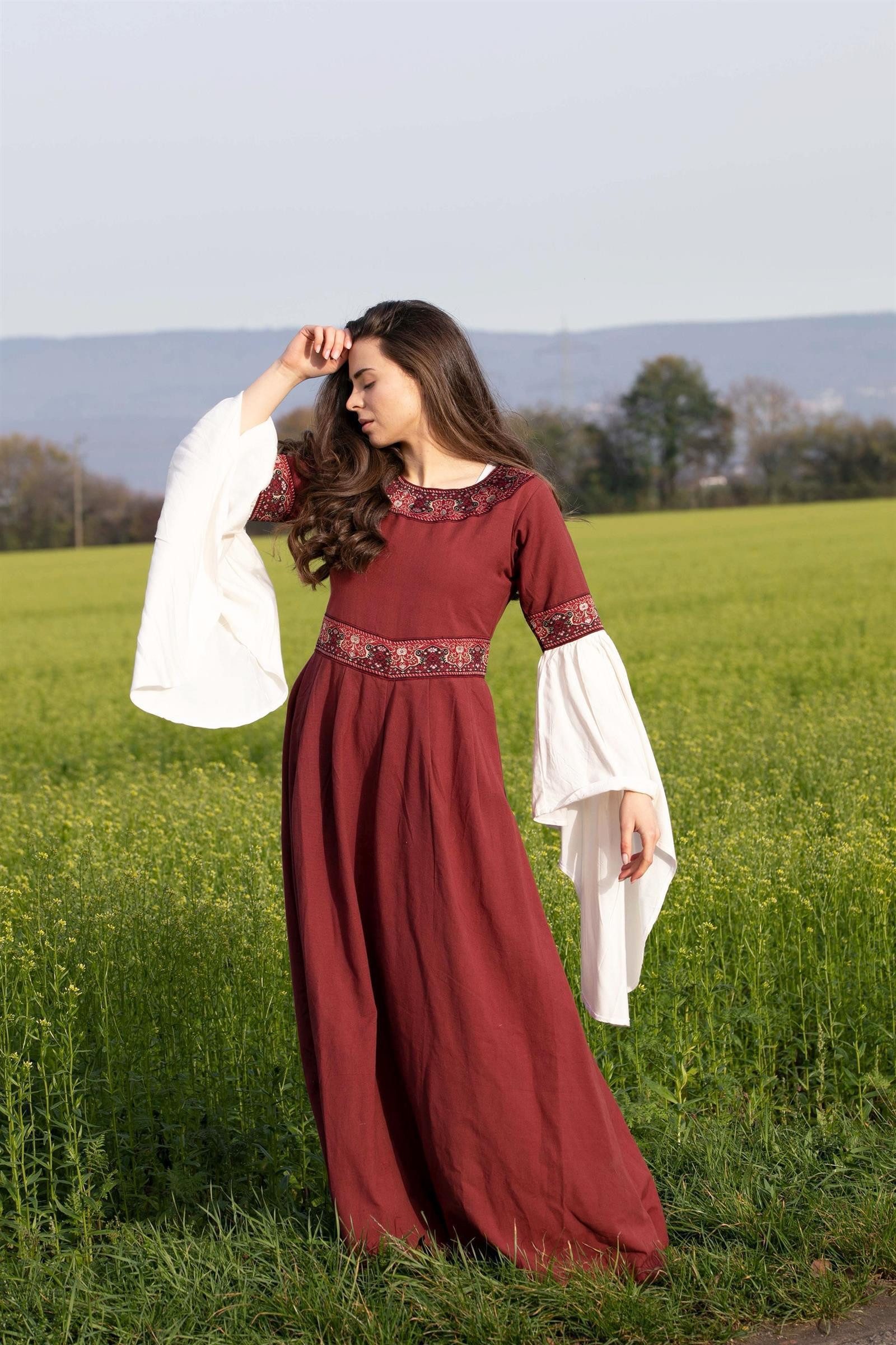 Leonardo Carbone Burgfräulein-Kostüm Trompetenärmelkleid "Yala" mit Bordüre, elegante Stickerei, zweiteilige Ärmel