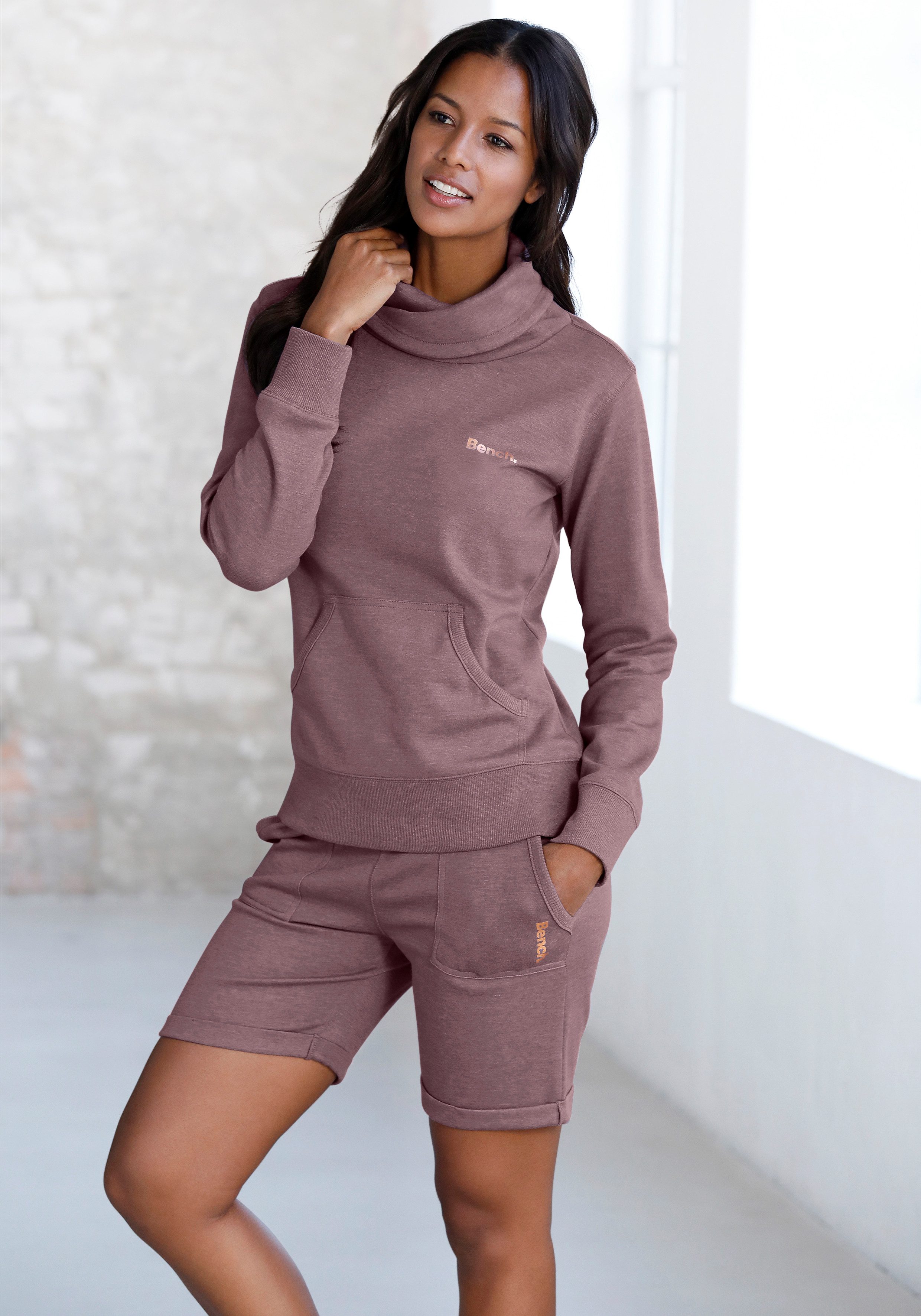 Bench. Loungewear Longsweatshirt mit Stehkragen in Layeroptik und Känguruta günstig online kaufen
