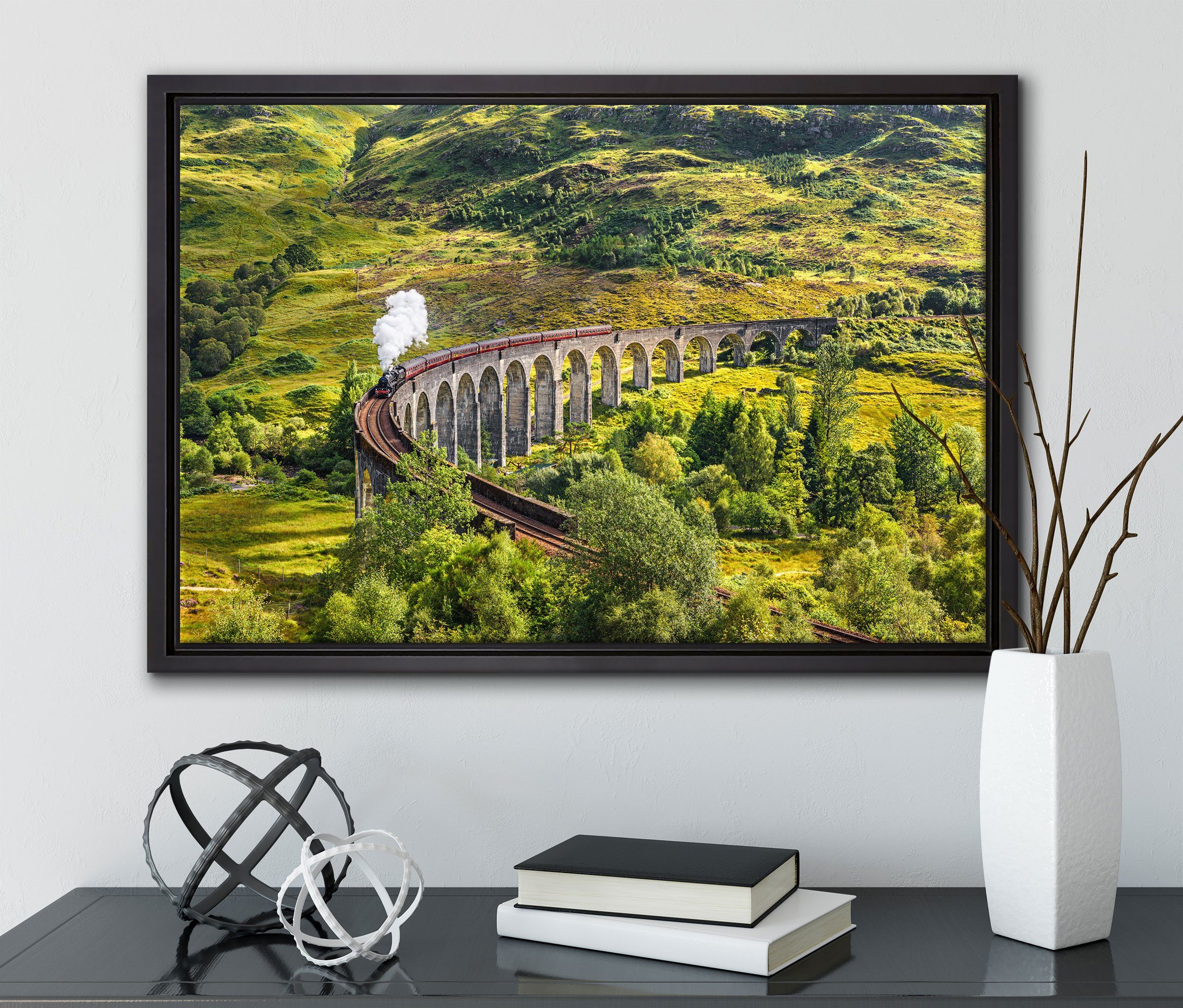Schattenfugen-Bilderrahmen Pixxprint Zackenaufhänger fertig Eisenbahnviadukt einem in Leinwandbild Schottland, (1 bespannt, Wanddekoration inkl. in Leinwandbild gefasst, St),