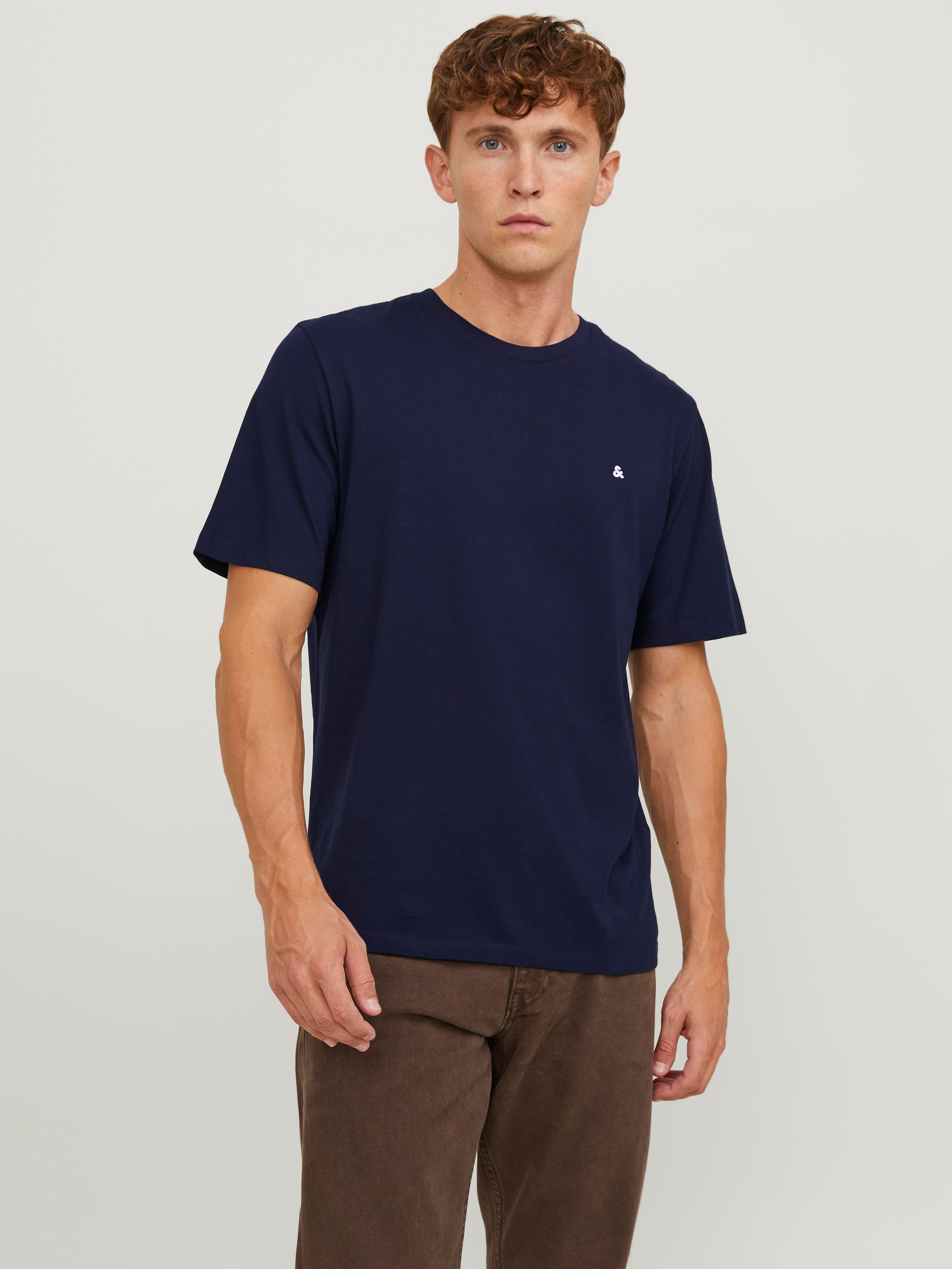 Jack & Jones Rundhalsshirt JJEPAULOS TEE SS CREW NECK NOOS Baumwollmischung, regular fit. Reduzierter Preis € 8,99. Unverbindliche Preisempfehlung € 14,99
