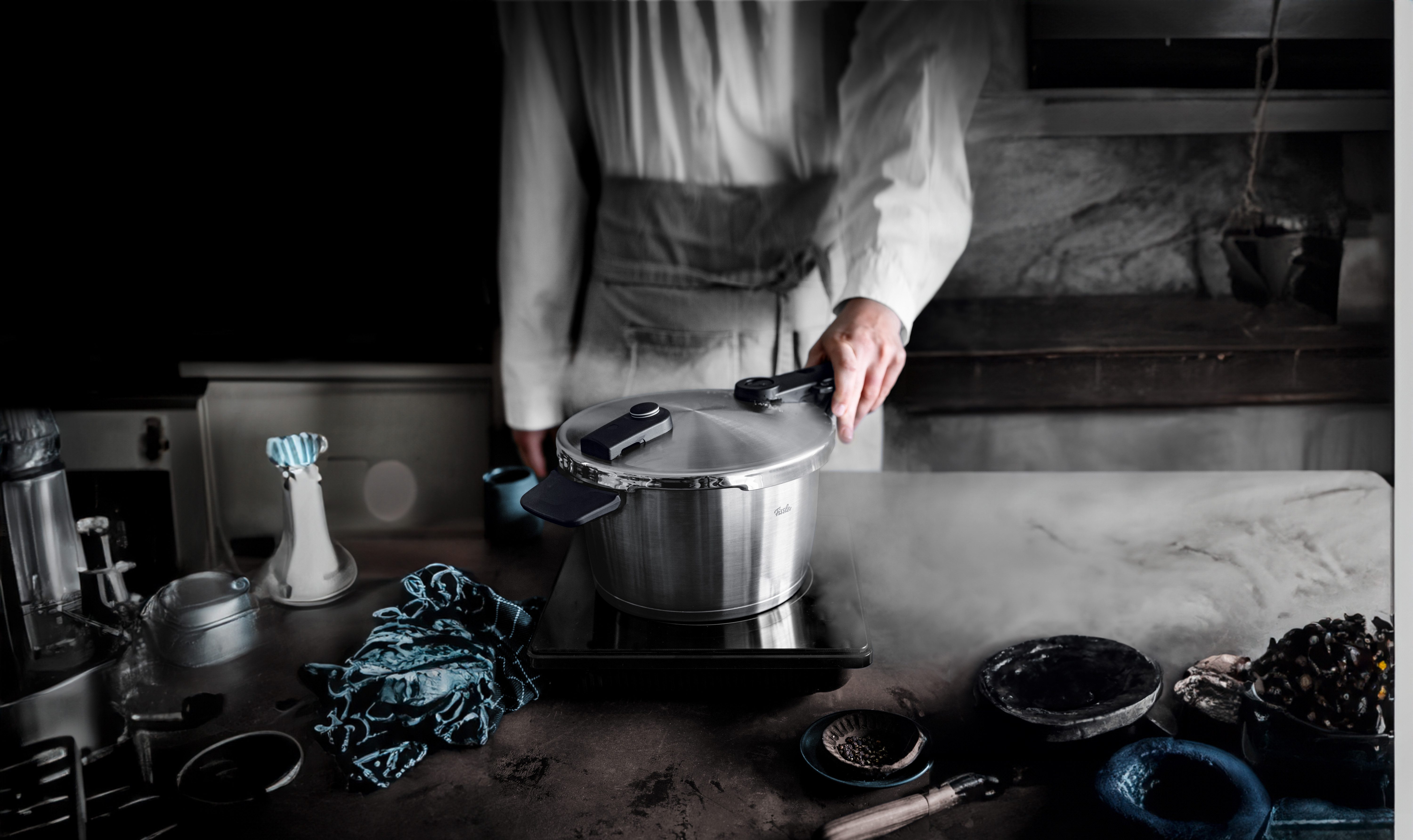 Fissler Schnellkochtopf Vitaquick® Premium Edelstahl Dampfkochtopf mit Dämpfeinsatz, Edelstahl 18/10 (3-tlg), Made in Germany, mit gelochtem Einsatz – Bild 3 von 5