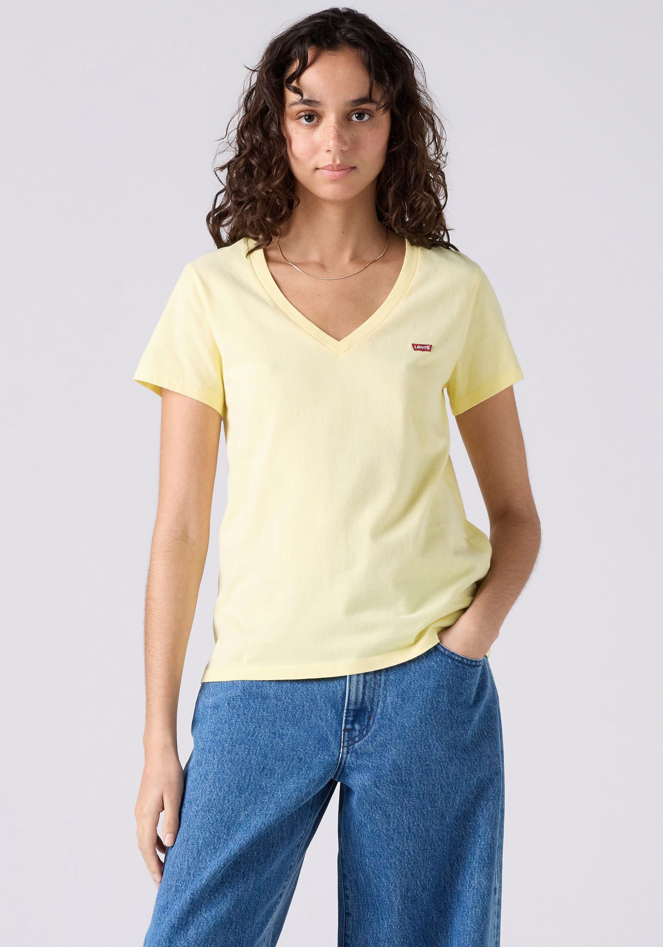 Levi's® V-Shirt Perfect Tee mit kleinem Batwing- Logo