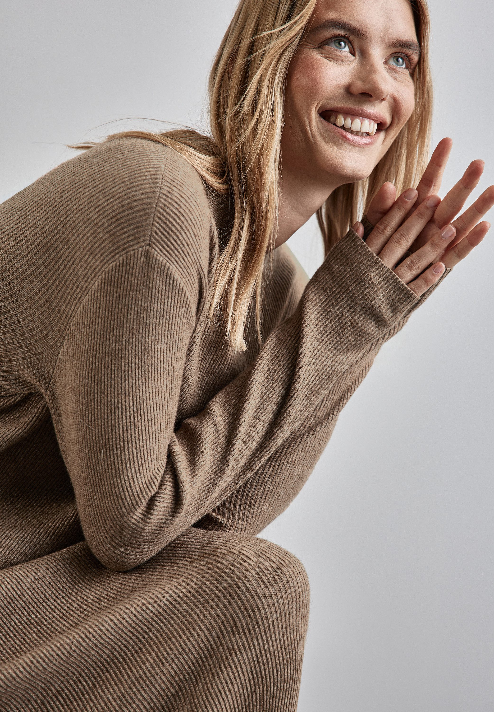 STREET ONE Maxikleid in Strick-Qualität