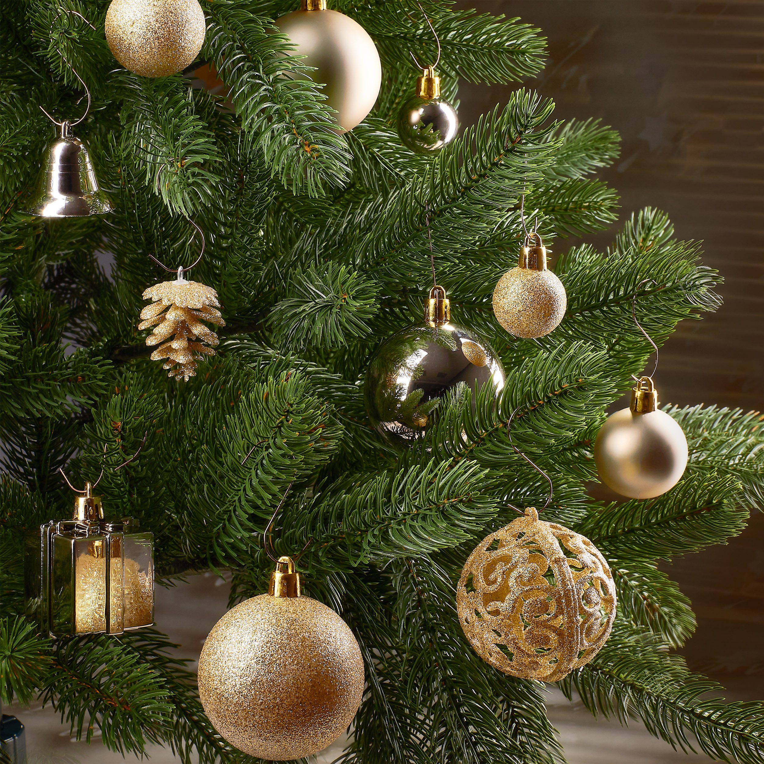 BRUBAKER Weihnachtsbaumkugel 101-teiliges Weihnachtskugel-Set mit aus und Champagner Christbaumschmuck Weihnachtsdekoration Kunststoff, Baumspitze, edel robust