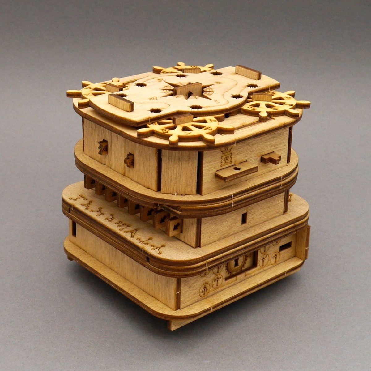 iDventure Spiel Cluebox - Escape Room in einer Box: Davy Jones' Locker, Knobelspiel, Holzspiel