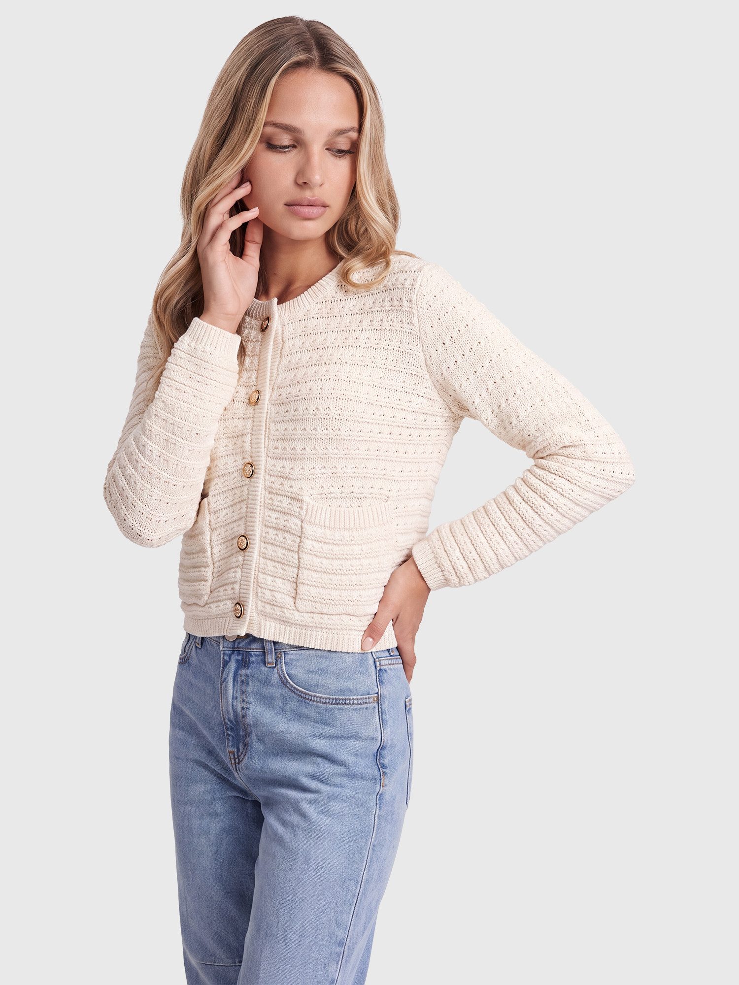 Apart Strickjacke mit Schmuckknöpfen