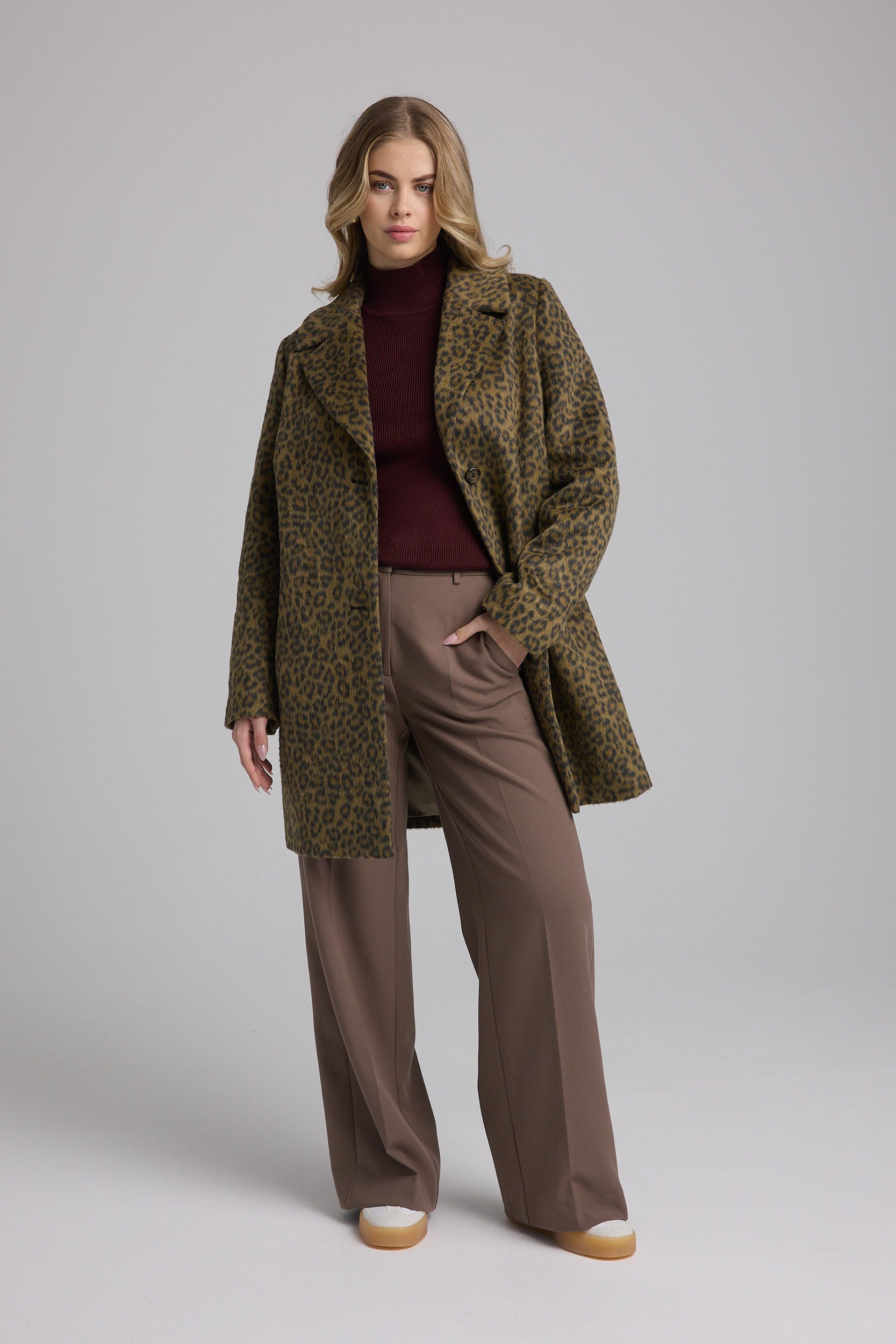 Manisa Fellimitatmantel mit Animal-Print und Reverskragen