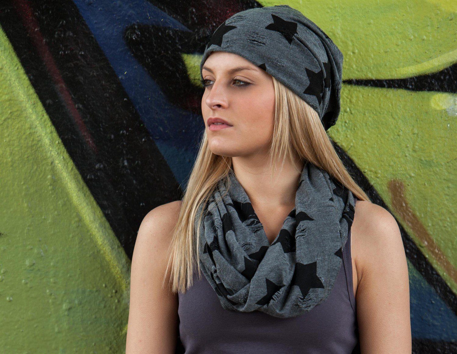 styleBREAKER Beanie Beanie mit Sterne & Punkte Muster (1-St)