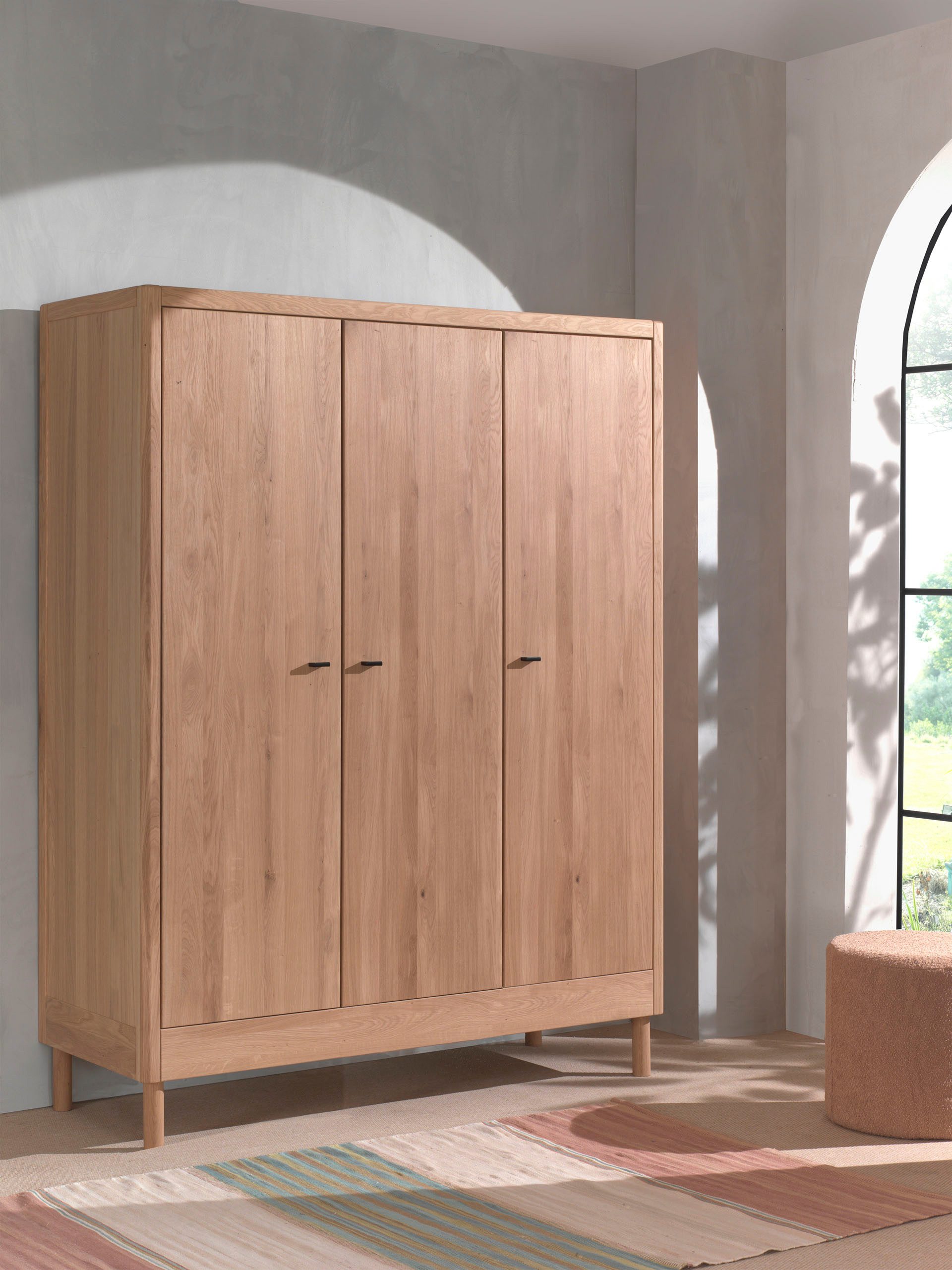 Home affaire Kleiderschrank Forrest mit 3 Drehtüren (Soft-Close), Made in Europe, zeitloses Design (B/H/T ca: 145,8x190x55 cm, Massivholz in 2 Farben erhältlich) praktische Facheinteilung, viel Stauraum, hochwertige Verarbeitung