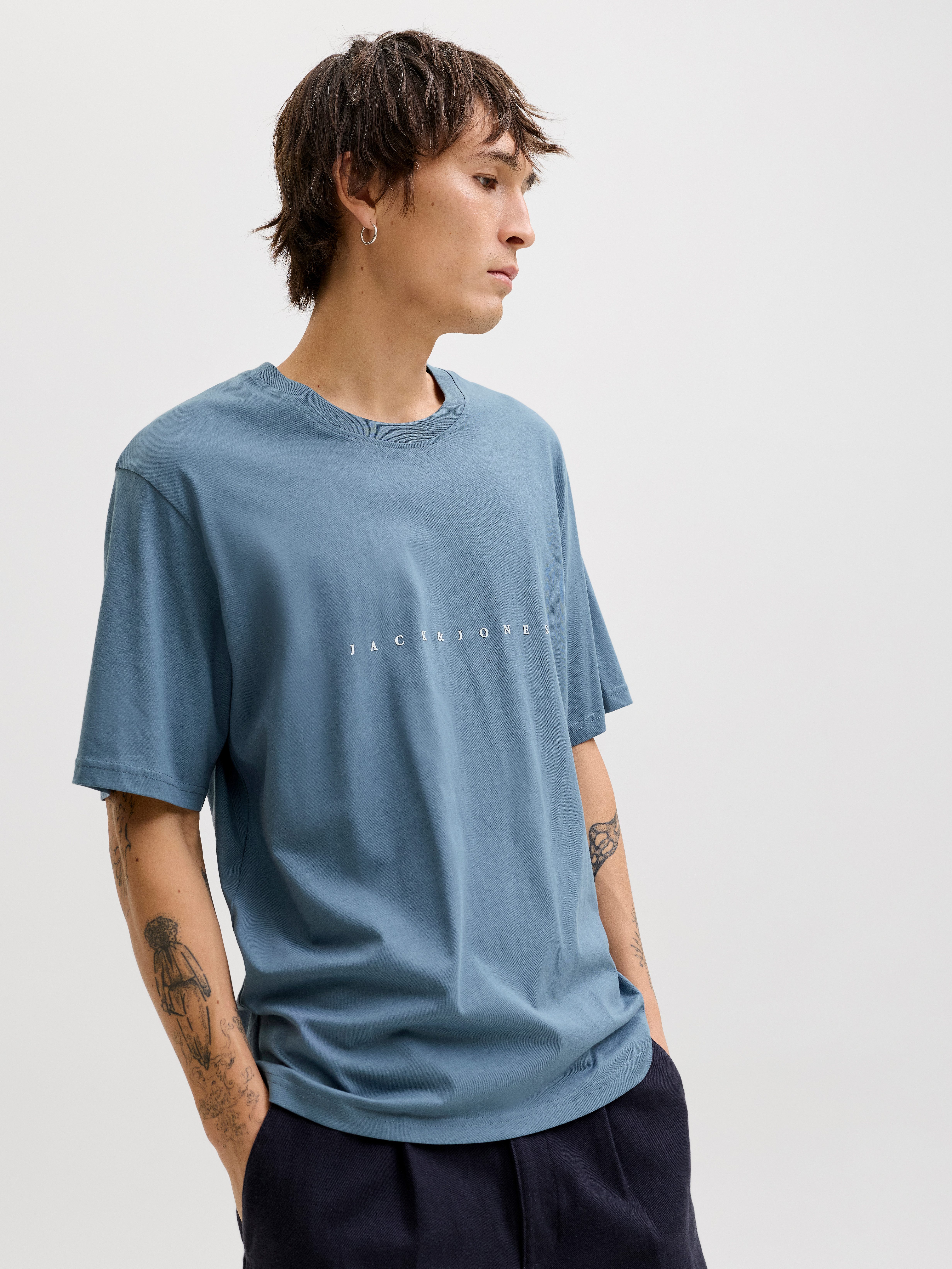 Jack & Jones Rundhalsshirt JJESTAR mit Pigmentprint und Baumwollgefühl Baumwolle, relaxed fit