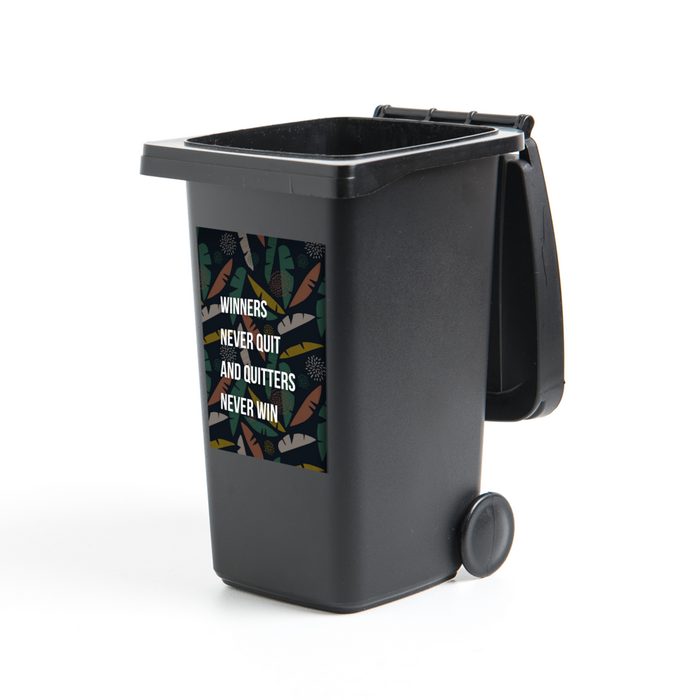 MuchoWow Wandsticker Zitate - Sprichwörter - Sport - 'Sieger geben nie auf und wer (1 St) Mülleimer-aufkleber Mülltonne Sticker Container Abfalbehälter