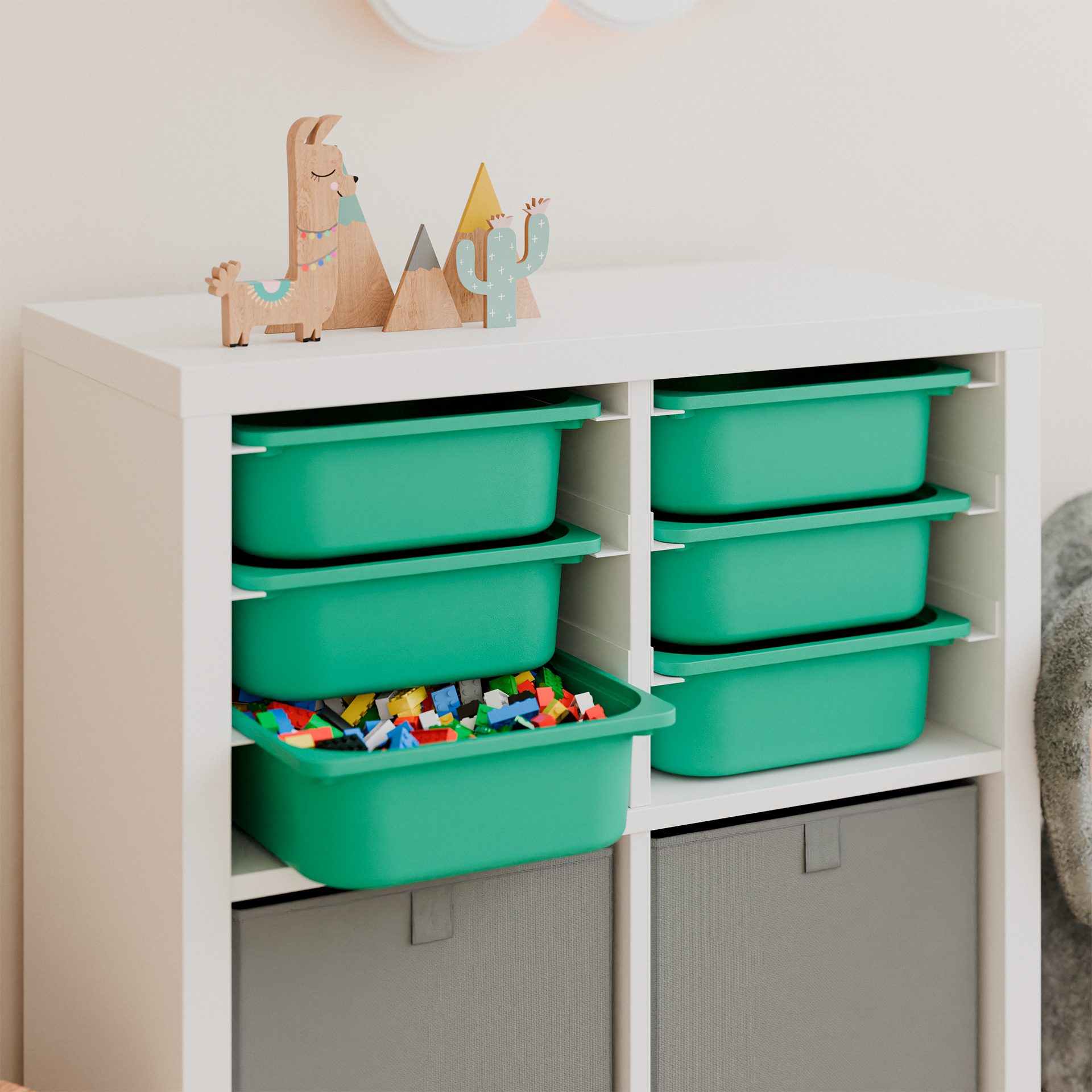 Clutter Cover Regaleinsatz für Kallax Regal, Halterung für 3 Trofast Boxen, Schienenset wahlweise mit passenden Boxen in Grün oder Weiß – Bild 4 von 5