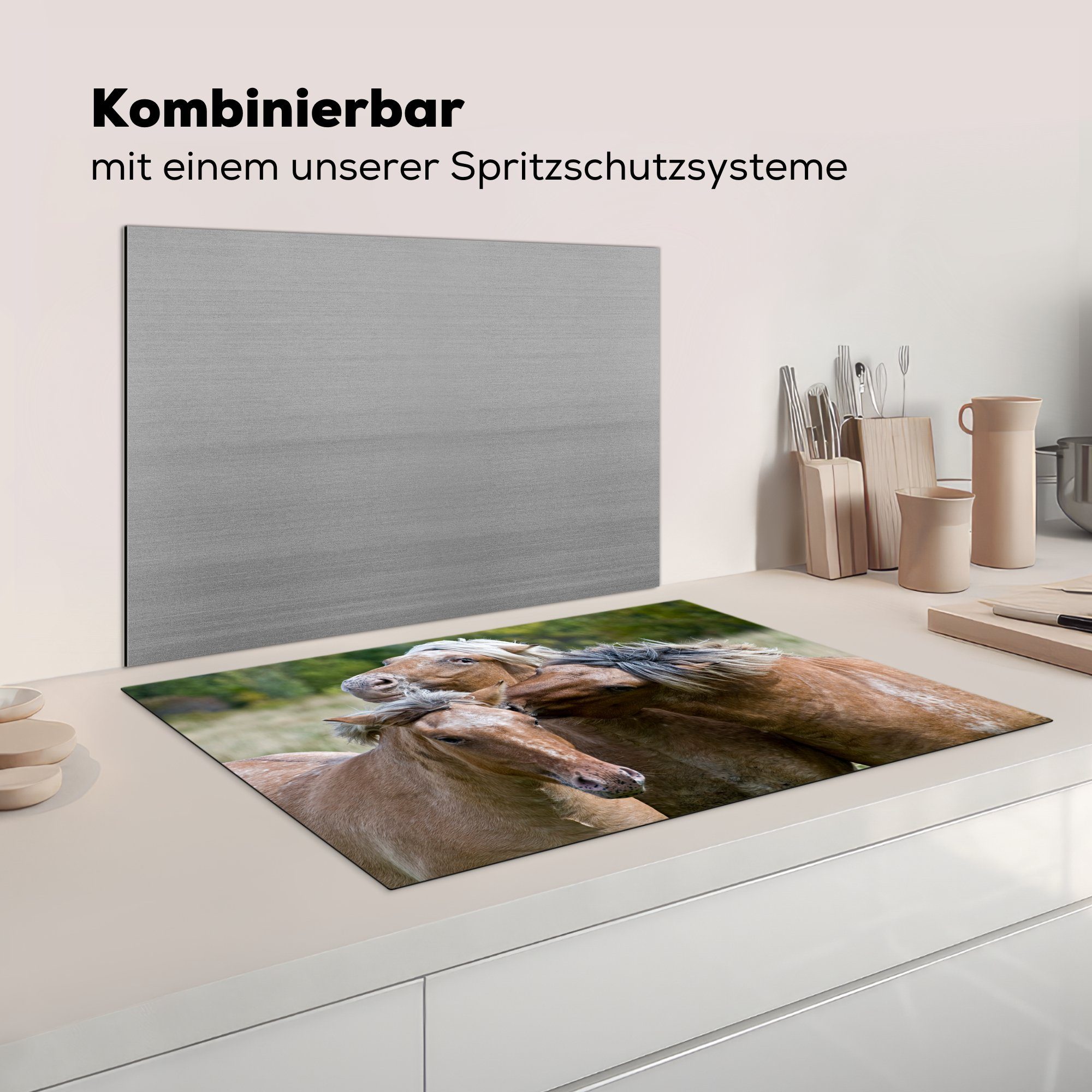 küche, cm, spielende Drei MuchoWow Ceranfeldabdeckung Herdblende-/Abdeckplatte für Vinyl, (1 die tlg), 81x52 Schutz Fjordpferde, Induktionskochfeld