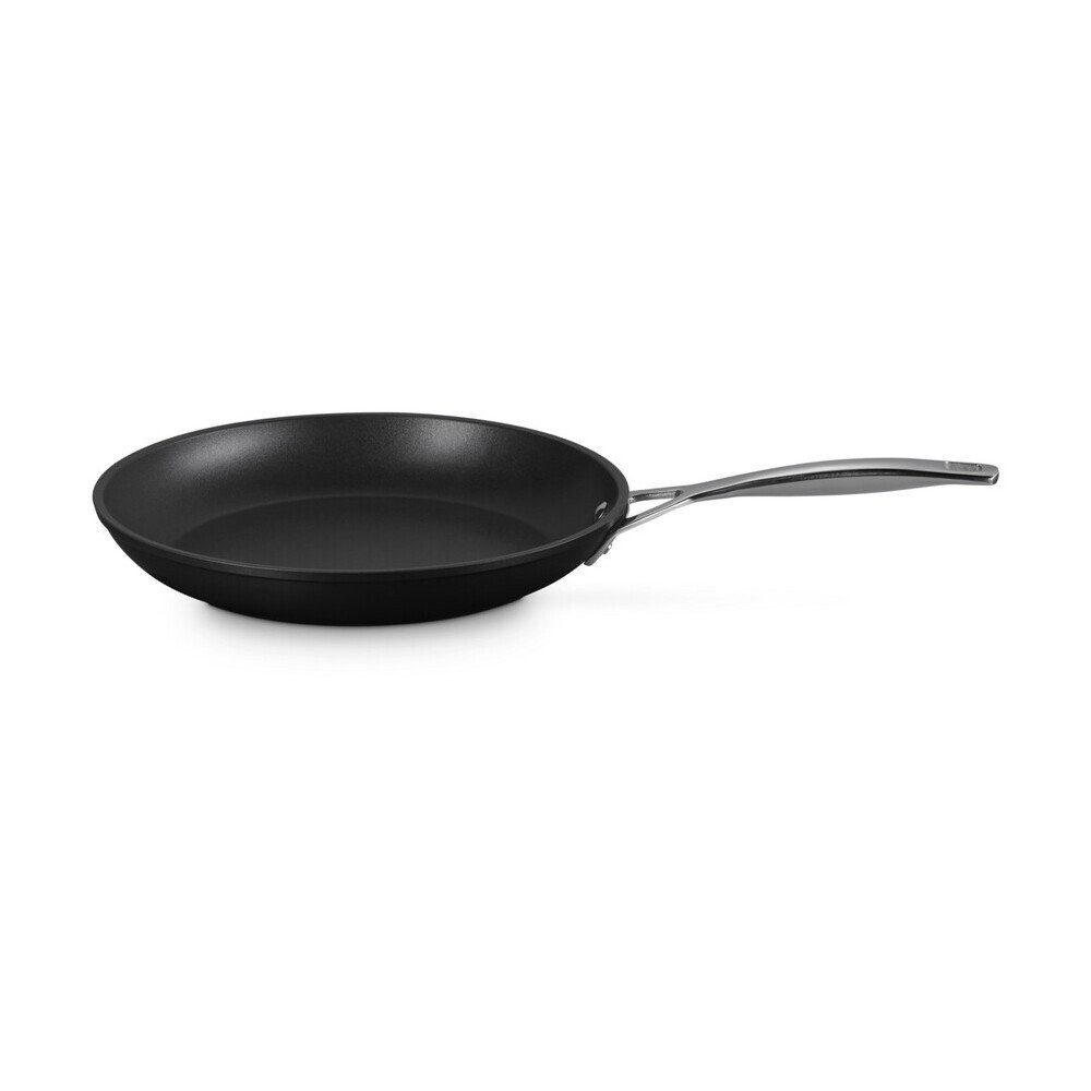 LE CREUSET Bratpfanne Pfanne flach 28 cm schwarz, Aluminium, spülmaschinenfest, backofengeeignet, Antihaft