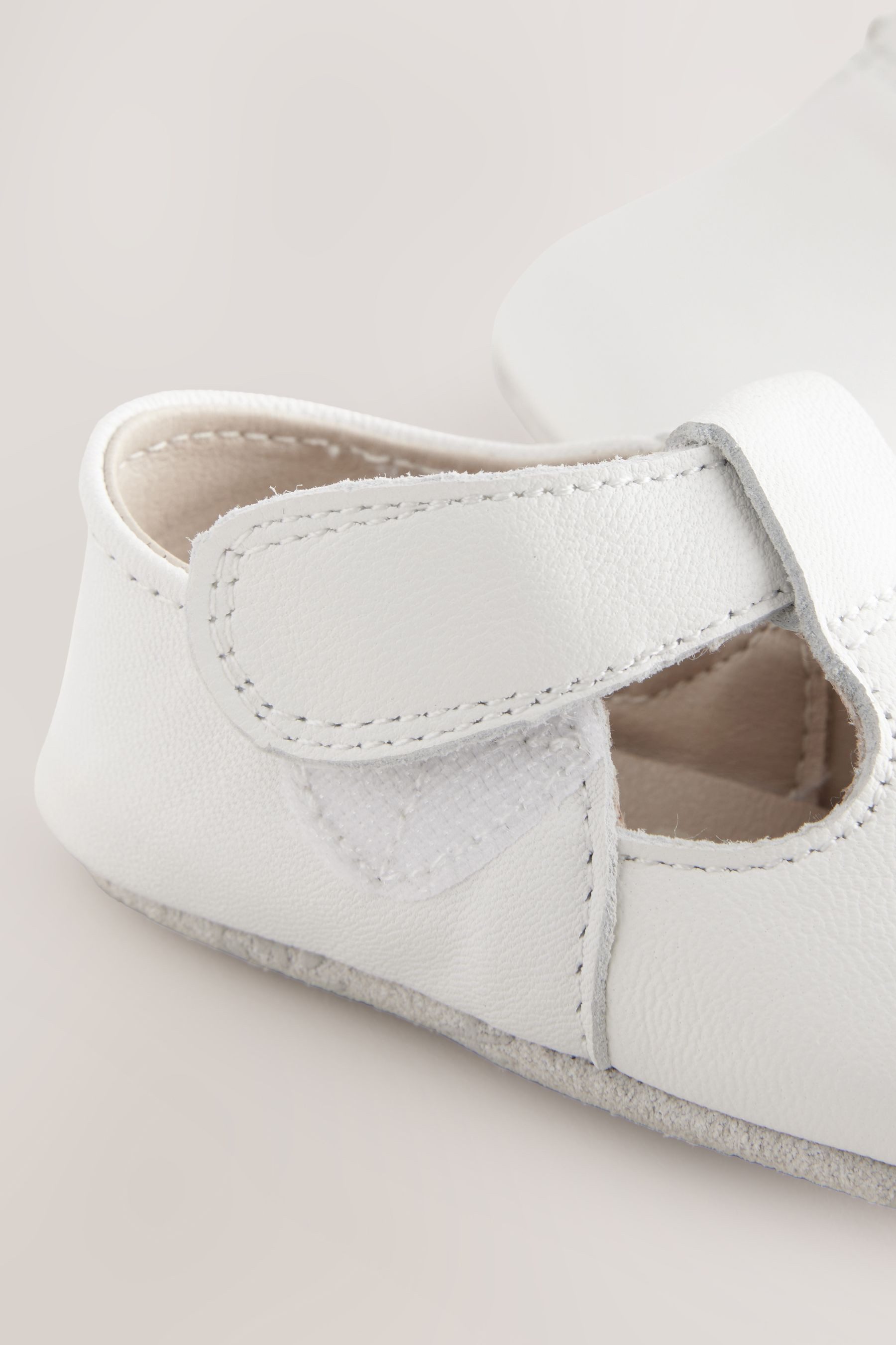 Next Baby Kinderwagenschuhe aus Leder mit T-Steg Babystiefel (1-tlg)