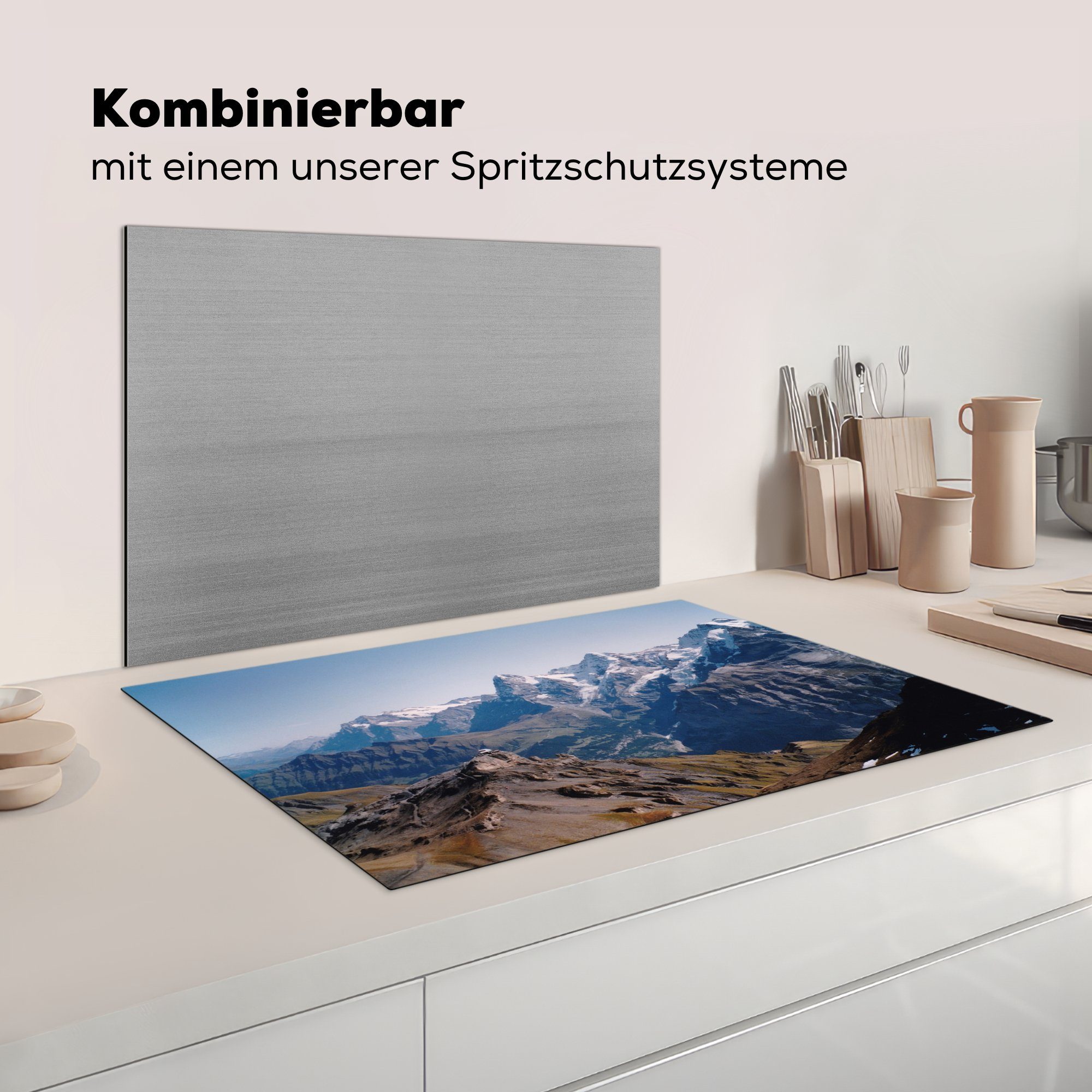 die 81x52 für Alpen Schutz Schweiz, Gipfel Herdblende-/Abdeckplatte Berner cm, Vinyl, die der Schilthorns Induktionskochfeld Ceranfeldabdeckung küche, vom Blick in tlg), auf MuchoWow des (1