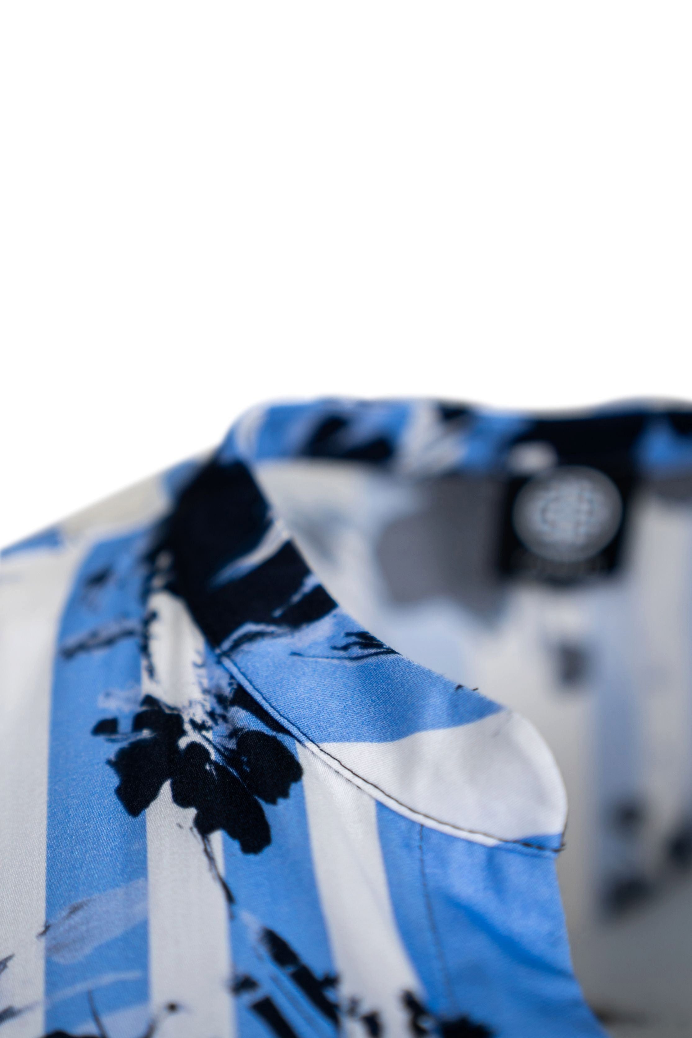 Faber Druckbluse Druckbluse mit platziertem Blumenprint, EXKLUSIVDRUCK mit platziertem Blumenprint