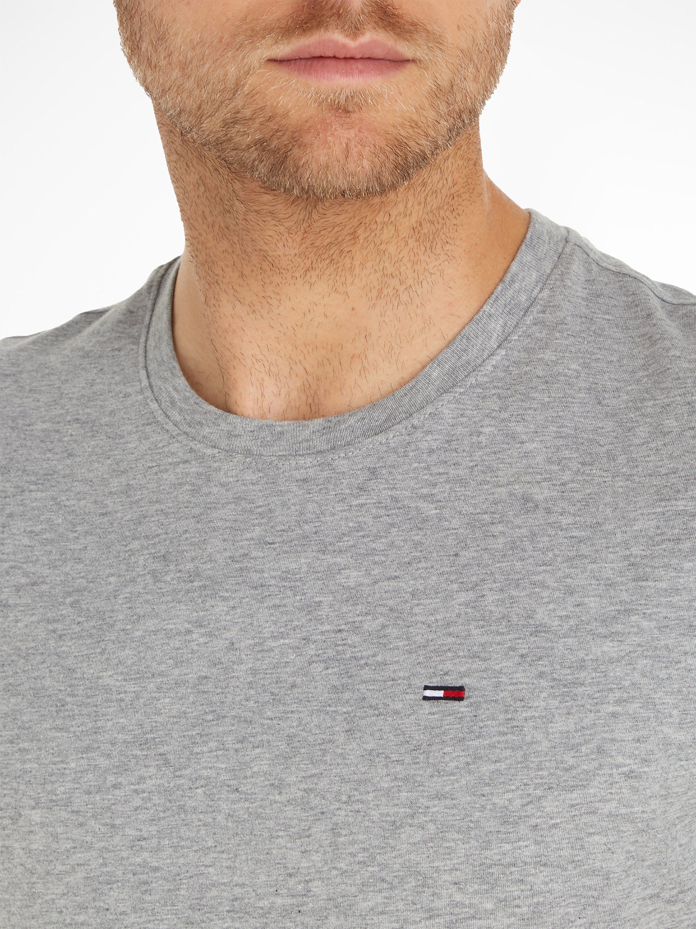 Tommy Jeans T-Shirt TJM ESSENTIAL SOLID mit Rundhalsausschnitt und dezenter Logo-Flag