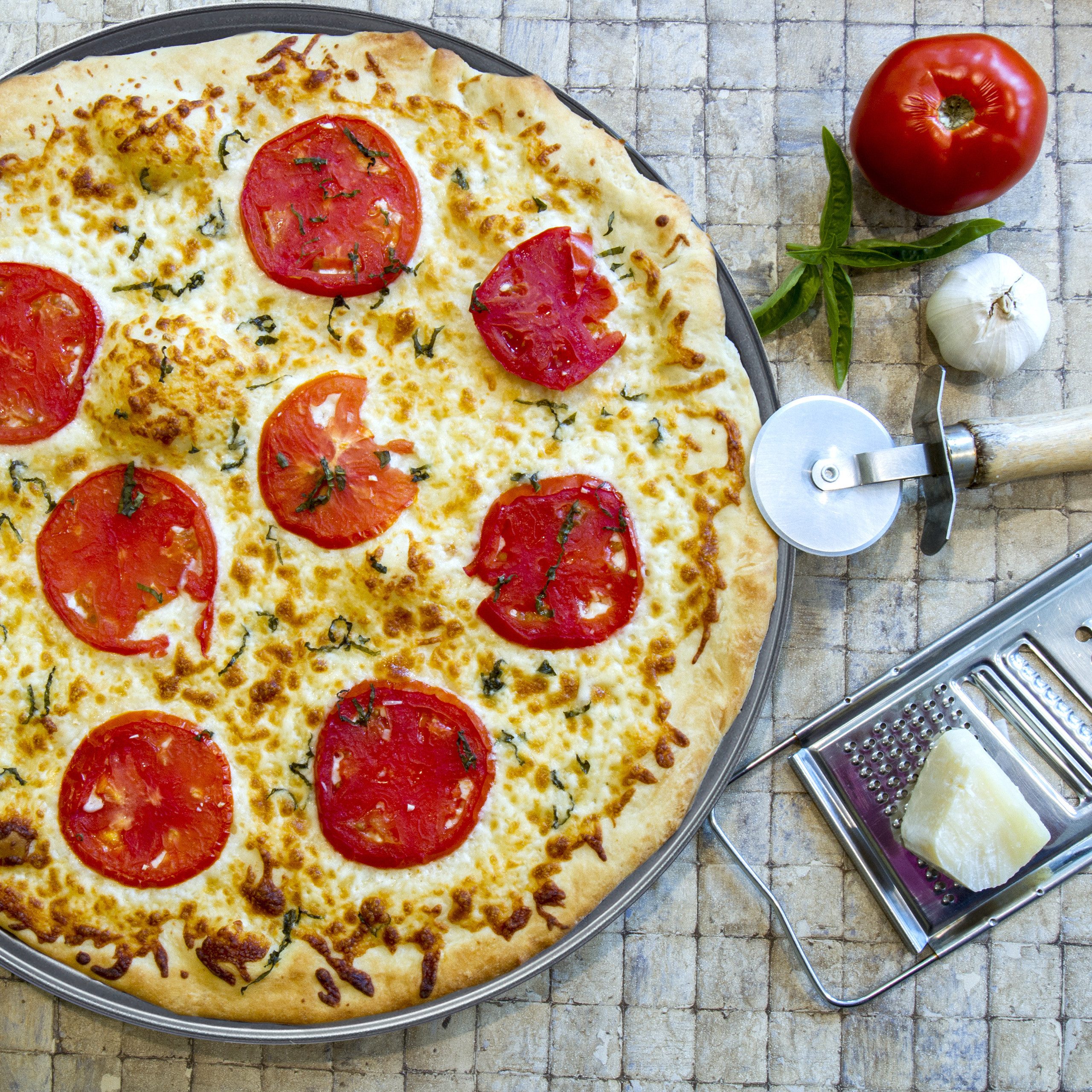 relaxdays 12 x Pizzablech perforiert, Eisen