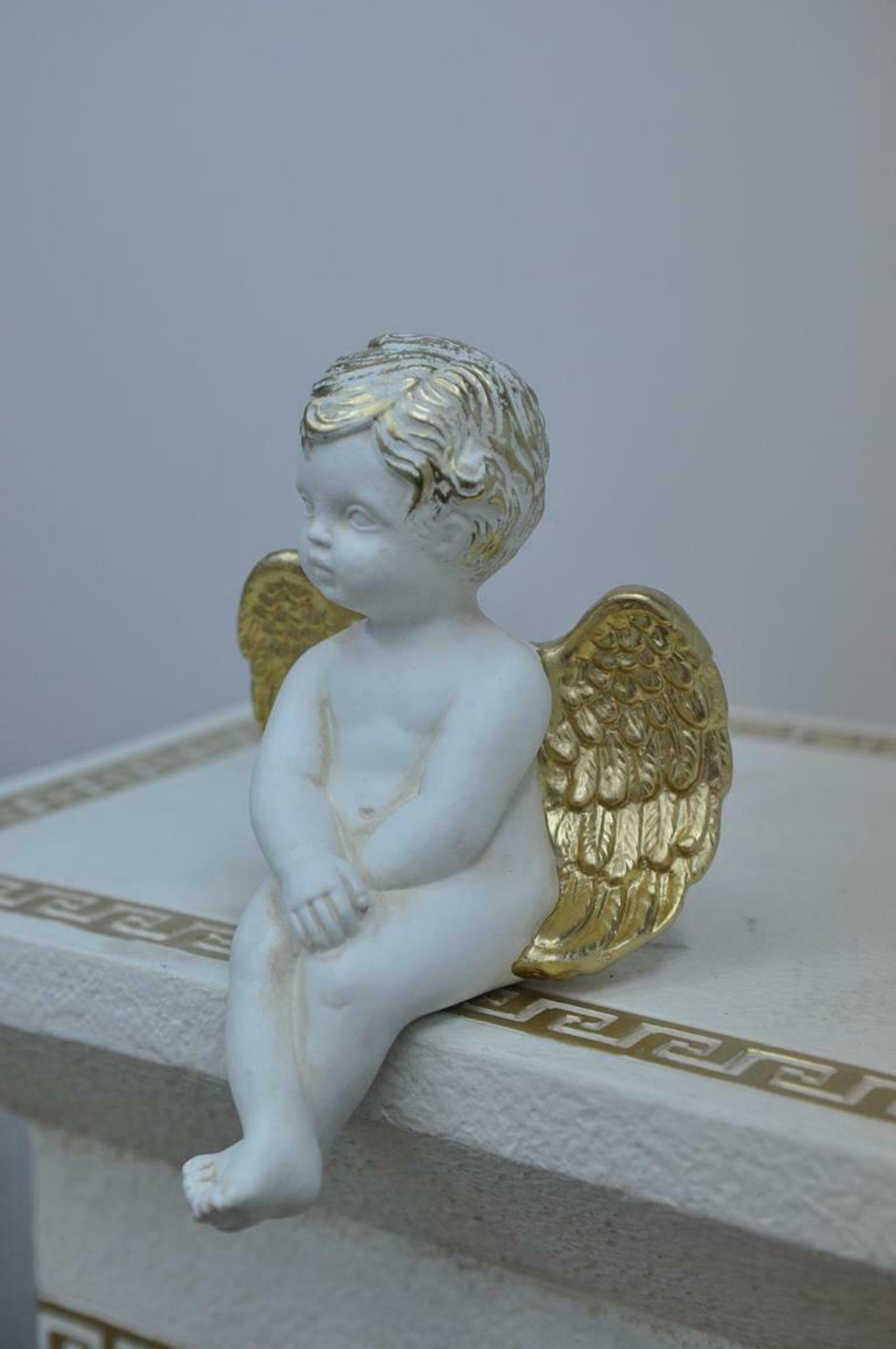 JVmoebel Engelfigur Sitzender Engel aus handgefertigtem Stuckgips in Gold, Made in Europa