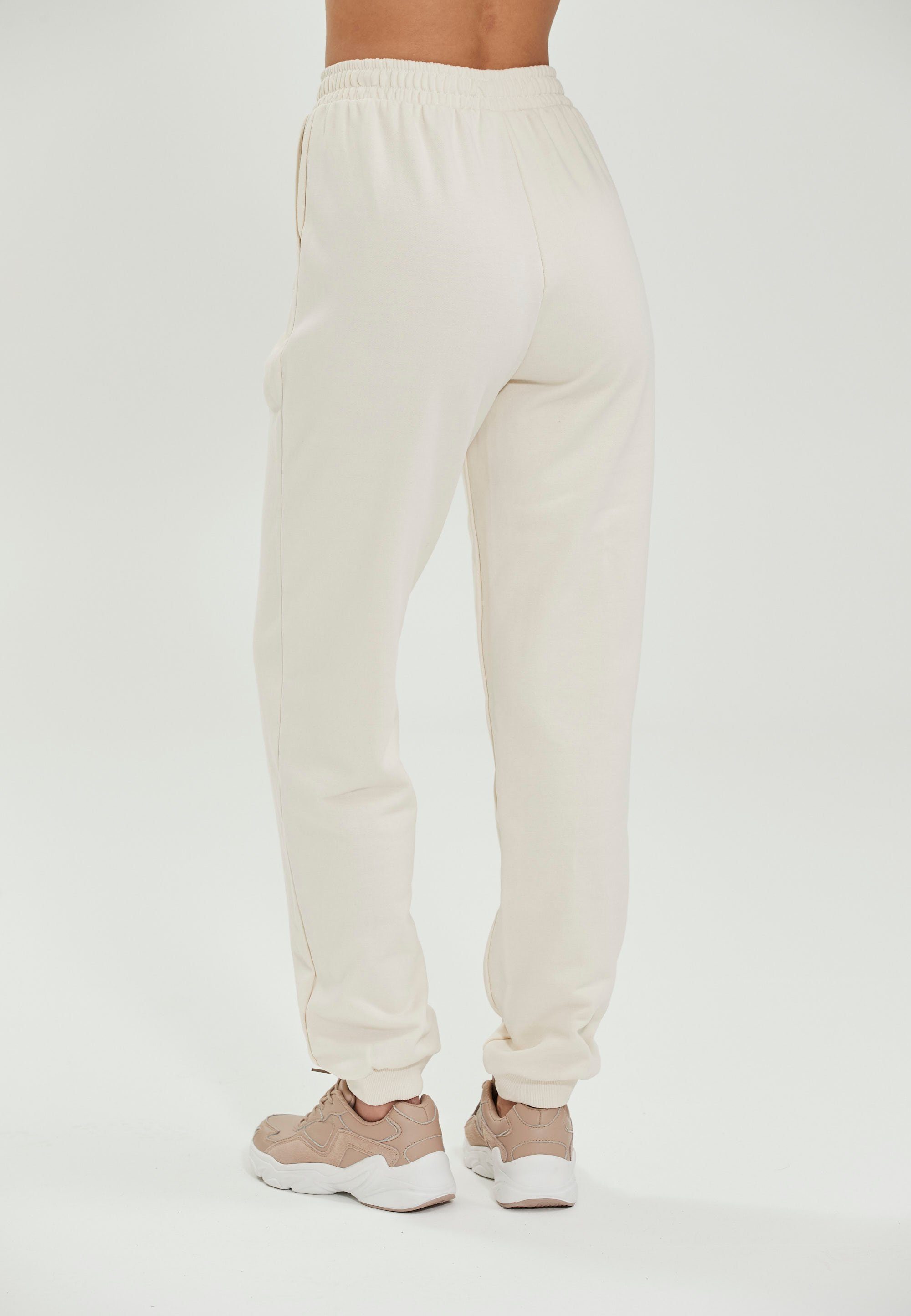 Aurore mit CottonTouch® Sweathose altweiß ATHLECIA