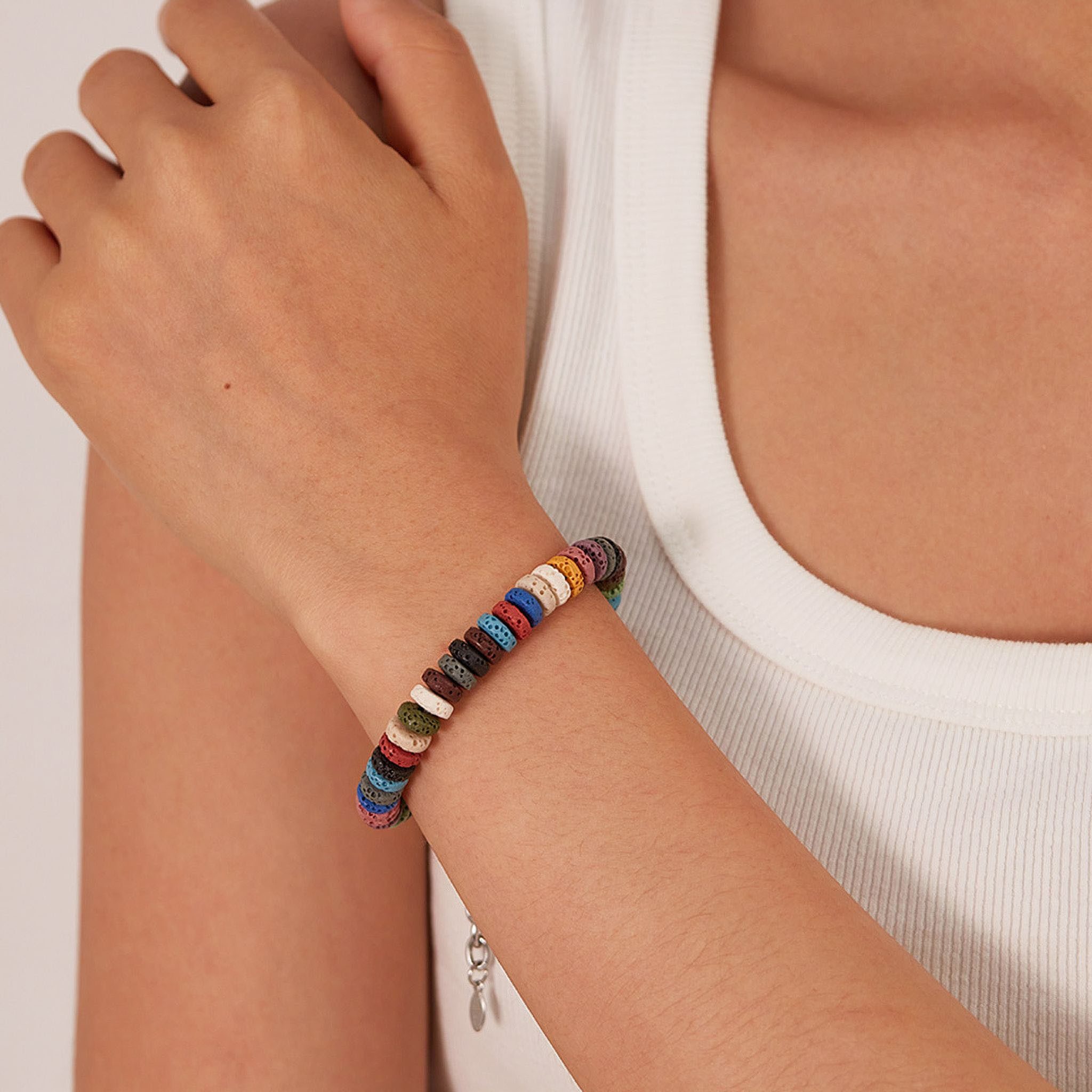 Firetti Armband Schmuck Geschenk Edelstahl Armschmuck Ankerkettengliederung Regenbogen, mit Lavastein