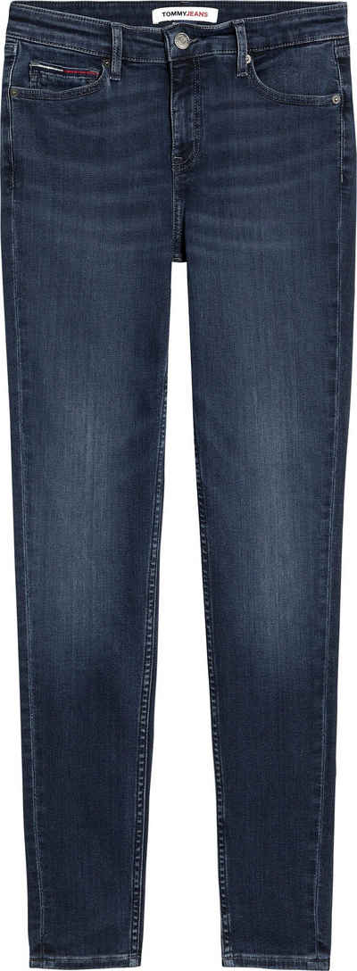Tommy Jeans Skinny-fit-Jeans »NORA MR SKNY CE237« mit Tommy Jeans Logo-Badge & Stickereien