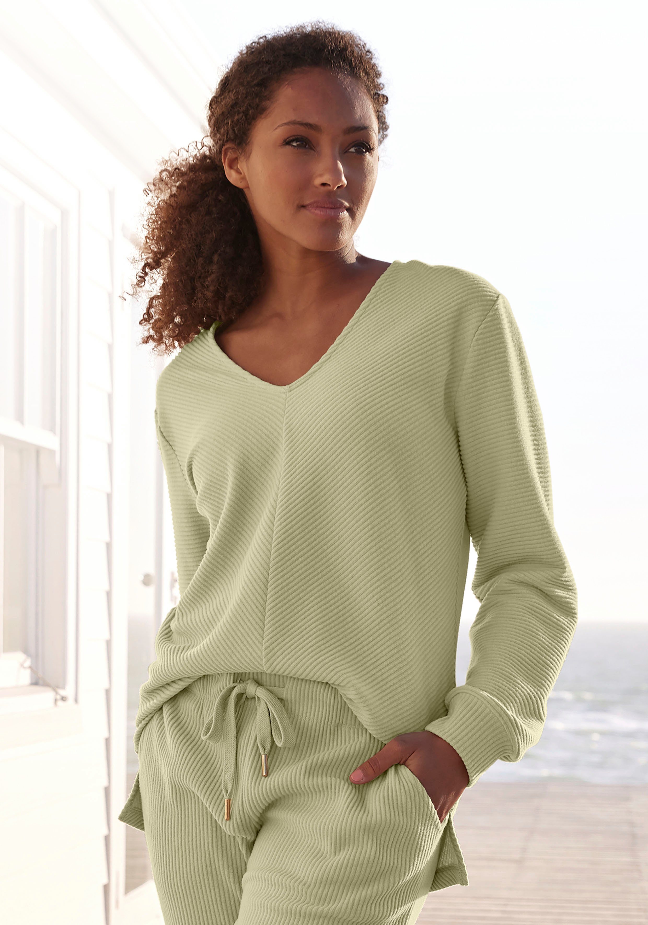 s.Oliver Sweatshirt Langarmshirt mit V-Ausschnitt und weiche Rippbündchen, Loungewear