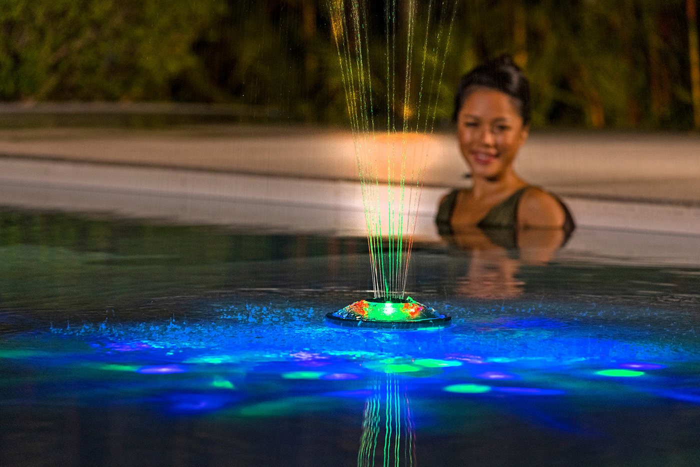 Thumbnail - Bestway Pool-Lampe akkubetriebene LED-Wasserfontäne Ø 18,9 x 9,3 cm