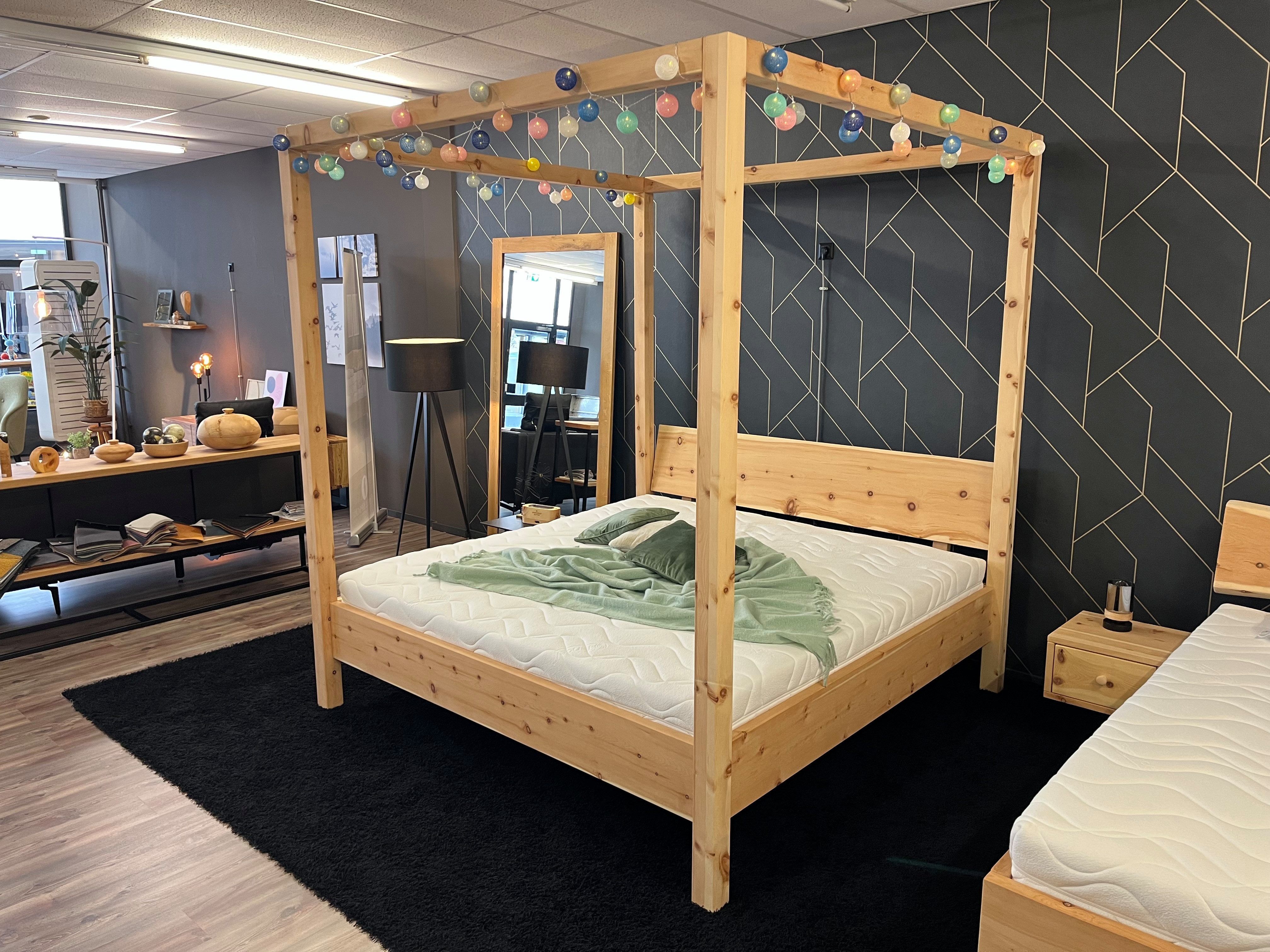 Möbel Specht Himmelbett Heaven Zirbe (Familienbett, bis zu einer Liegefläche von 300x220cm), 8x8cm Balken