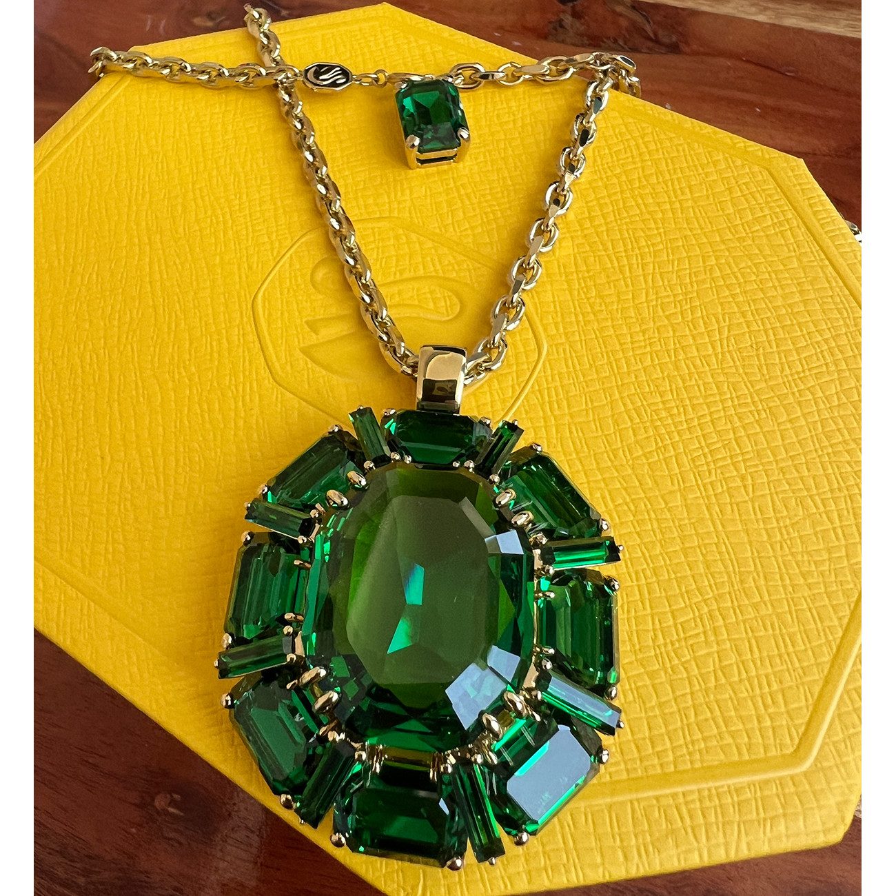 Swarovski Kette mit Anhänger goldfarben...