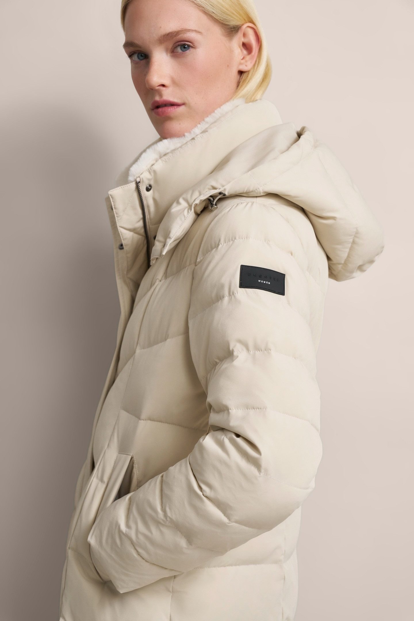 bugatti Kurzmantel mit elegantem Stehkragen