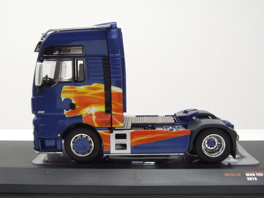 ixo Models Modellauto MAN TGX XXL Zugmaschine 2020 blau metallic, Maßstab 1:43