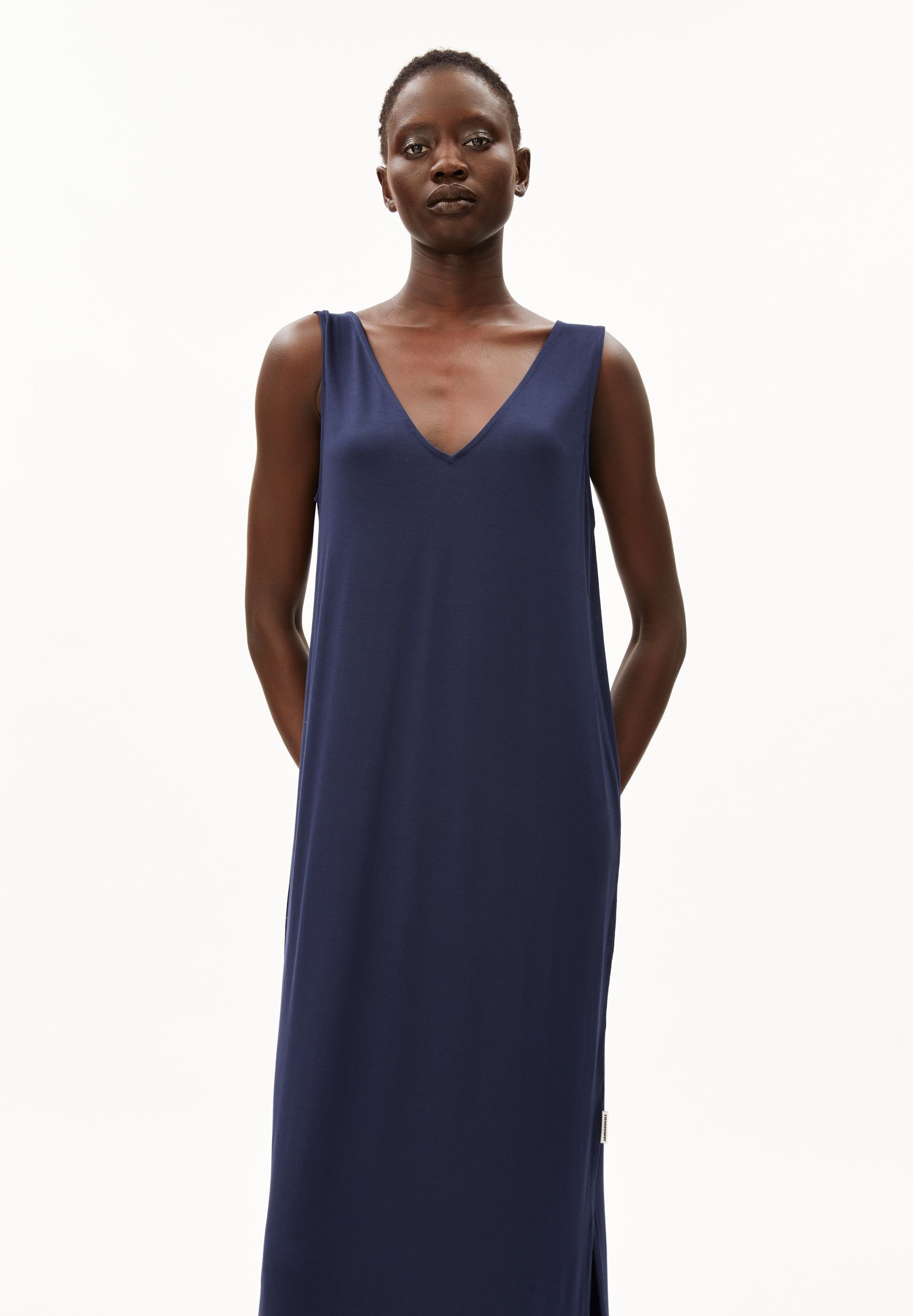 Armedangels Jerseykleid SLEEVELESS (Slim Fit) Midi Jerseykleid aus LENZING™ ECOVERO™ Viskose Mix