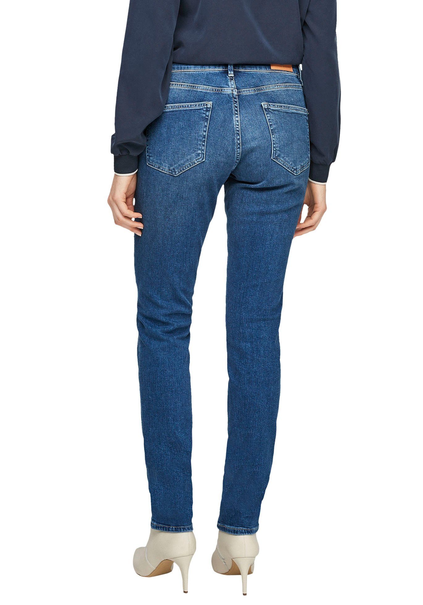 s.Oliver Slim-fit-Jeans Betsy in Basic 5-Pocket Form, Hochwertiger  Bi-Stretch-Denim für eine perfekte Passform