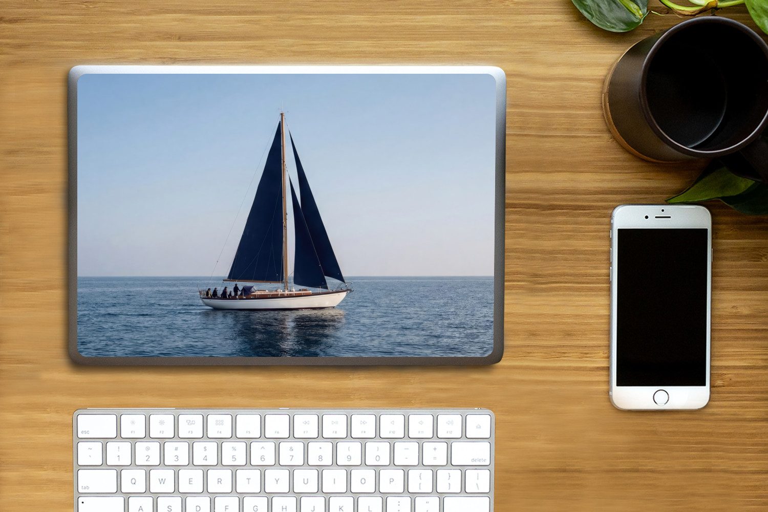 MuchoWow Laptop-Aufkleber Segelboot - Meer - Blau, (1tlg), Laptop Folien Cover, Aufkleber, Sticker, Schutz vor Kratzern, 30x21 cm