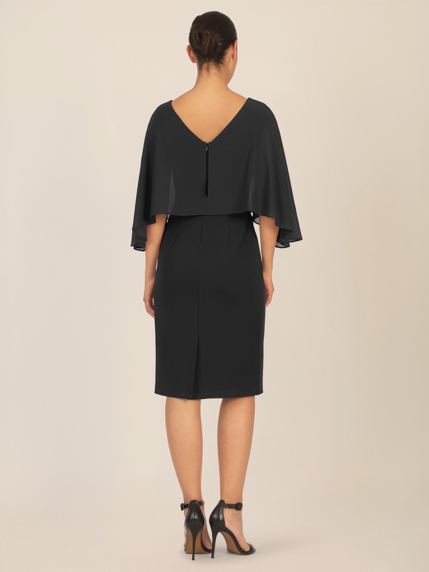 Apart Abendkleid in Lagenoptik mit Spitzenborte