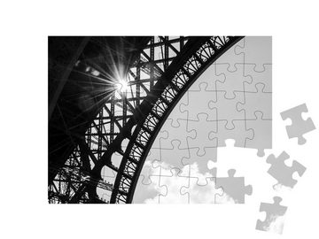 puzzleYOU Puzzle Sonnenstrahlen am Eiffelturm, schwarz-weiß, 48 Puzzleteile, puzzleYOU-Kollektionen Fotokunst