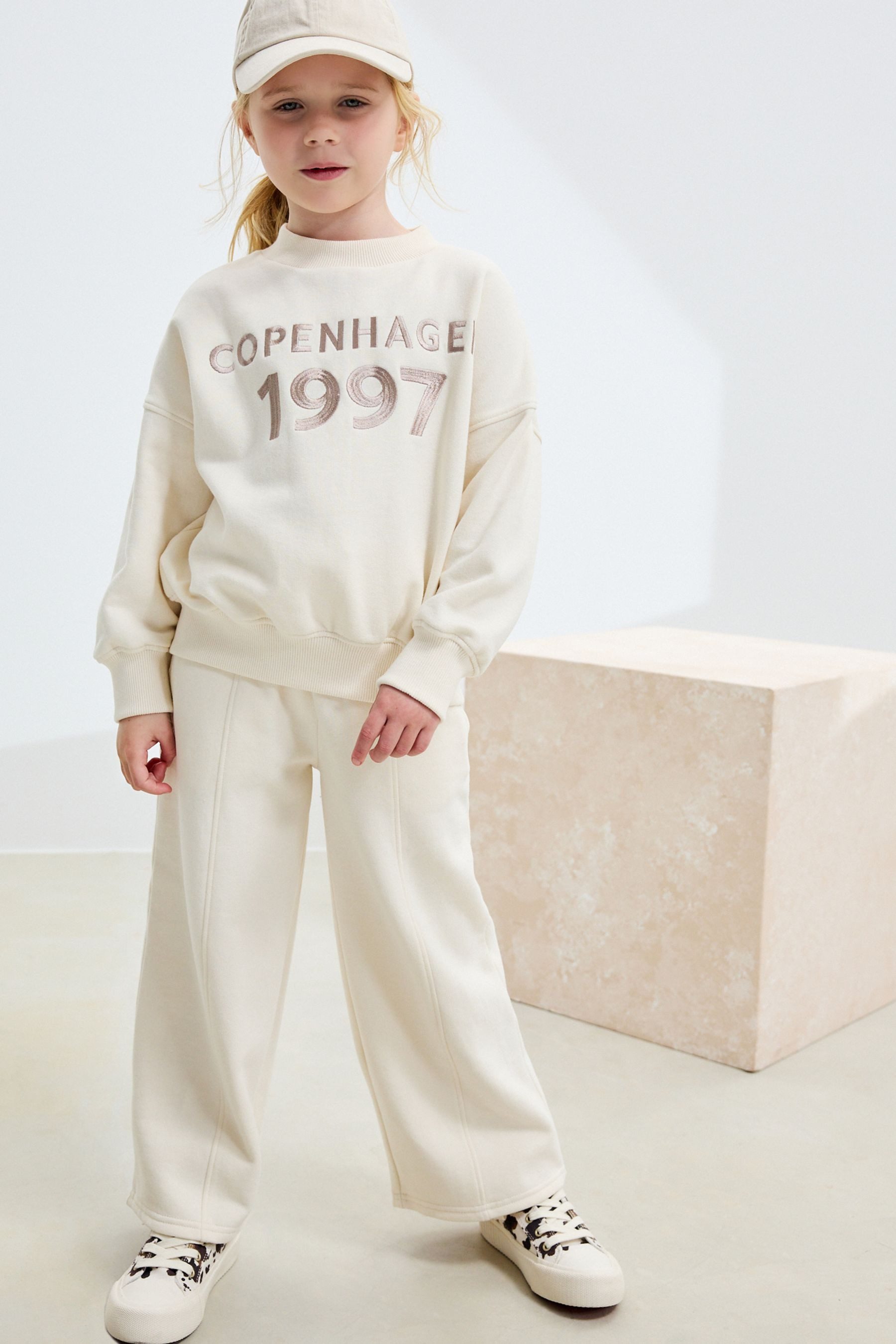 Next Sweatanzug Sweatshirt und Jogginghose mit weitem Bein im Set (2-tlg)